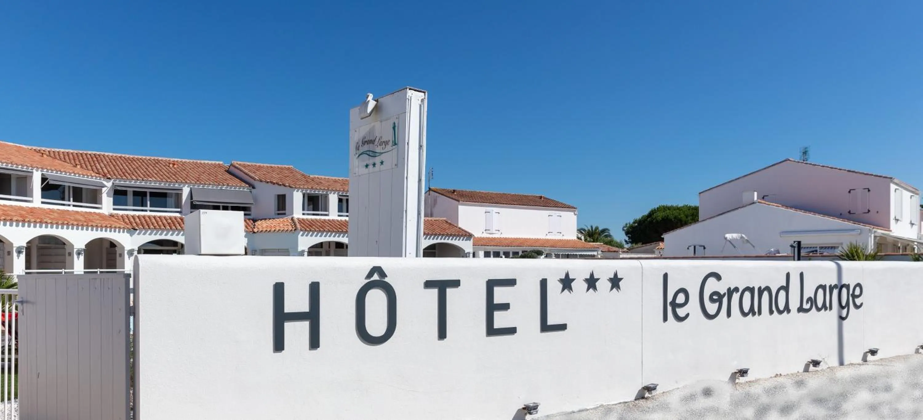 Hôtel Restaurant Le Grand Large - Face à la plage - Ile de Ré
