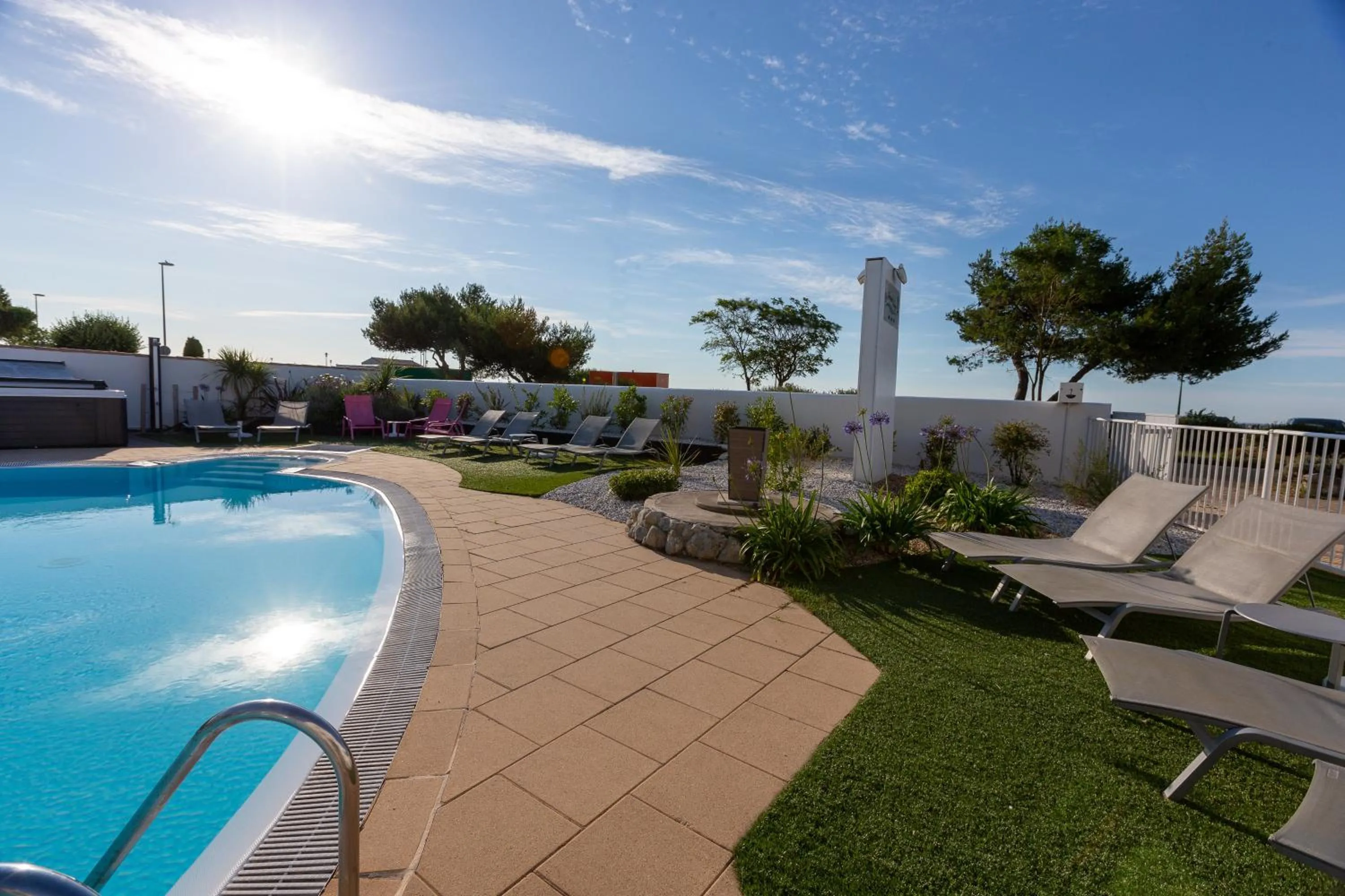 Hôtel Restaurant Le Grand Large - Face à la plage - Ile de Ré