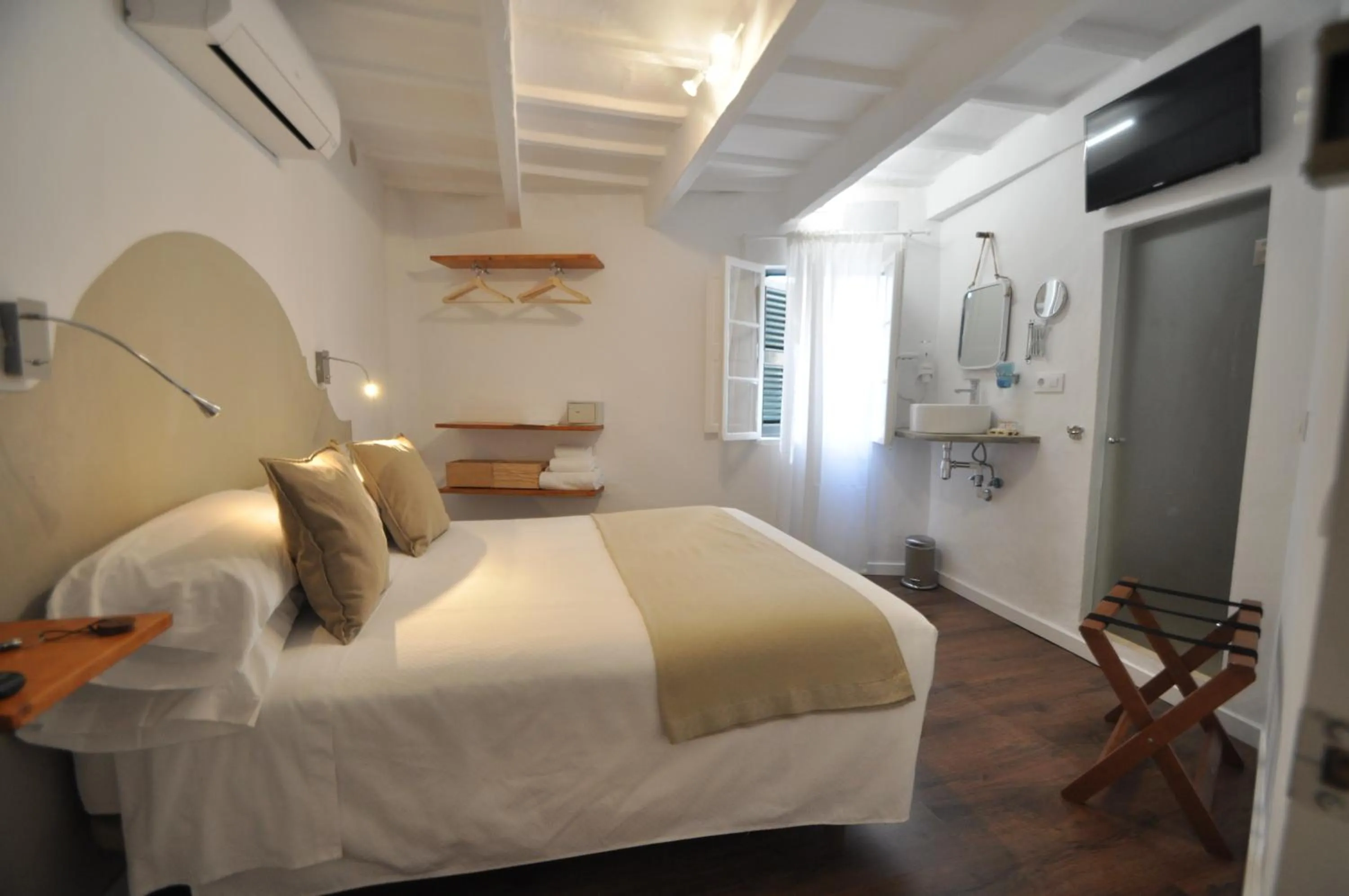 Photo of the whole room, Bed in Port Antic Ciutadella by My Rooms Hotels TI