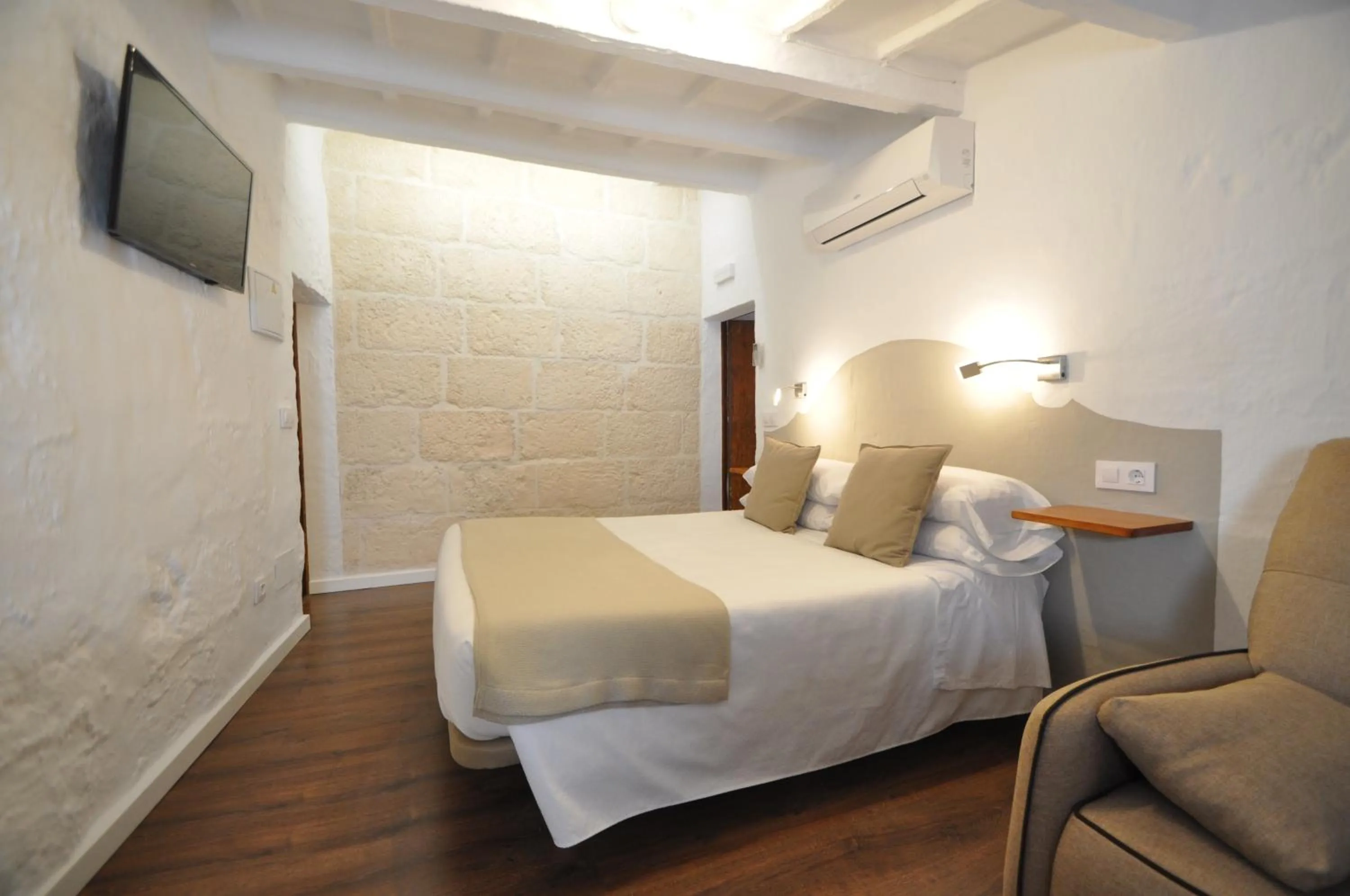 Bathroom, Bed in Port Antic Ciutadella by My Rooms Hotels TI