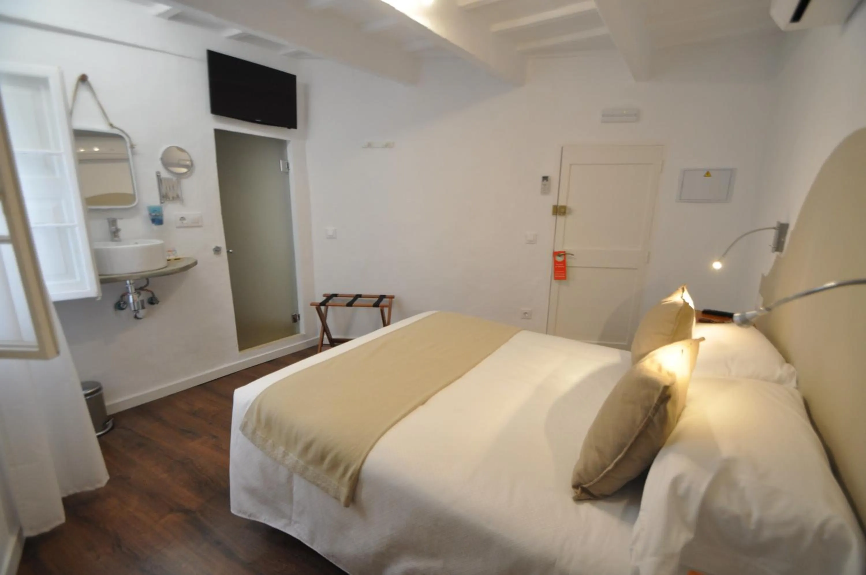 Photo of the whole room, Bed in Port Antic Ciutadella by My Rooms Hotels TI