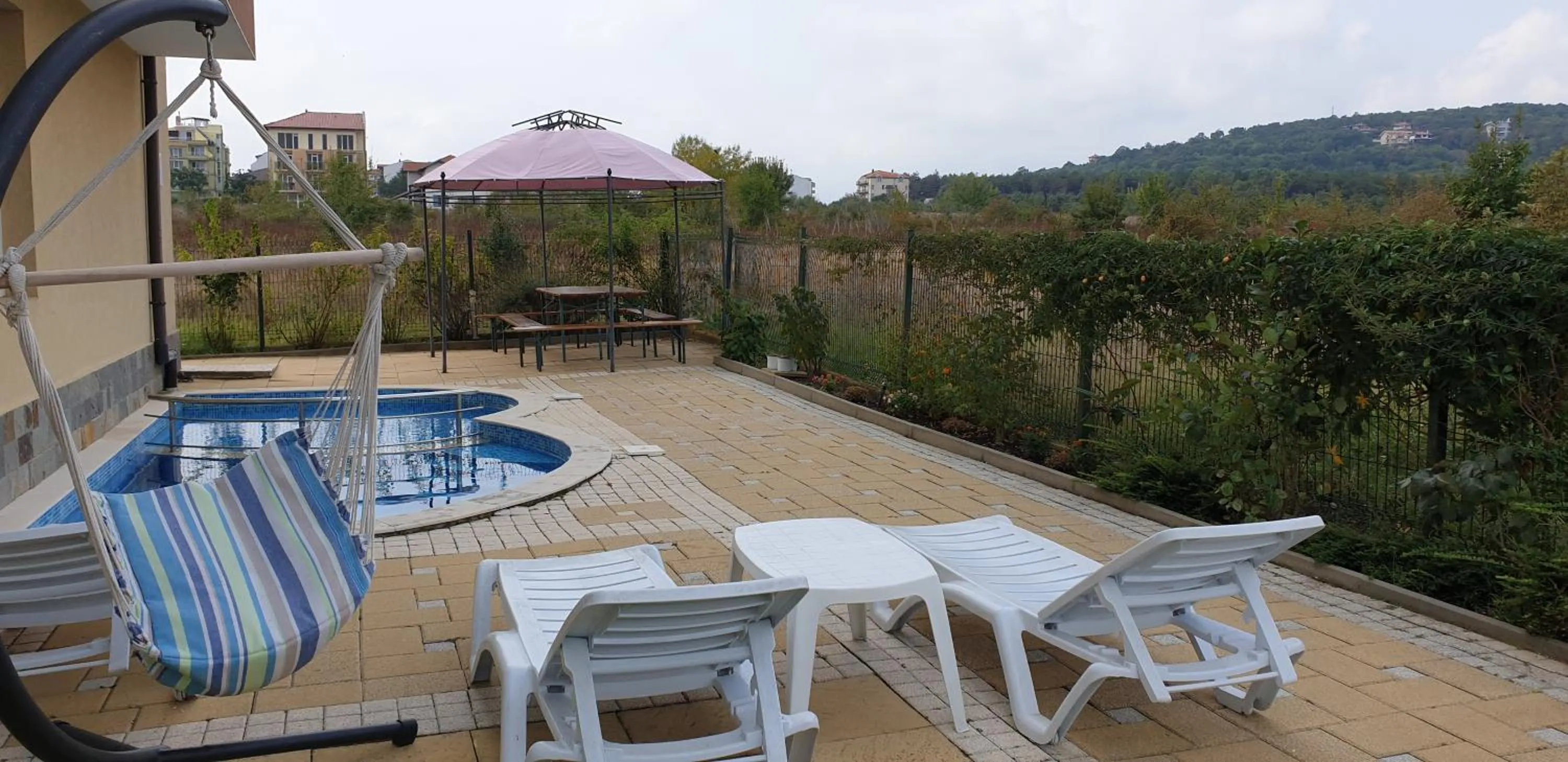 Swimming pool in Pearl Sunshine Appartments