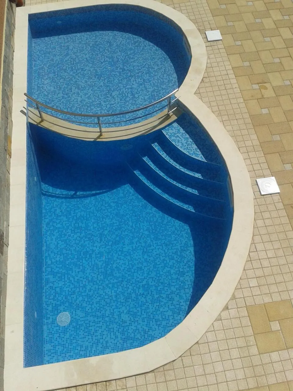 Swimming pool in Pearl Sunshine Appartments