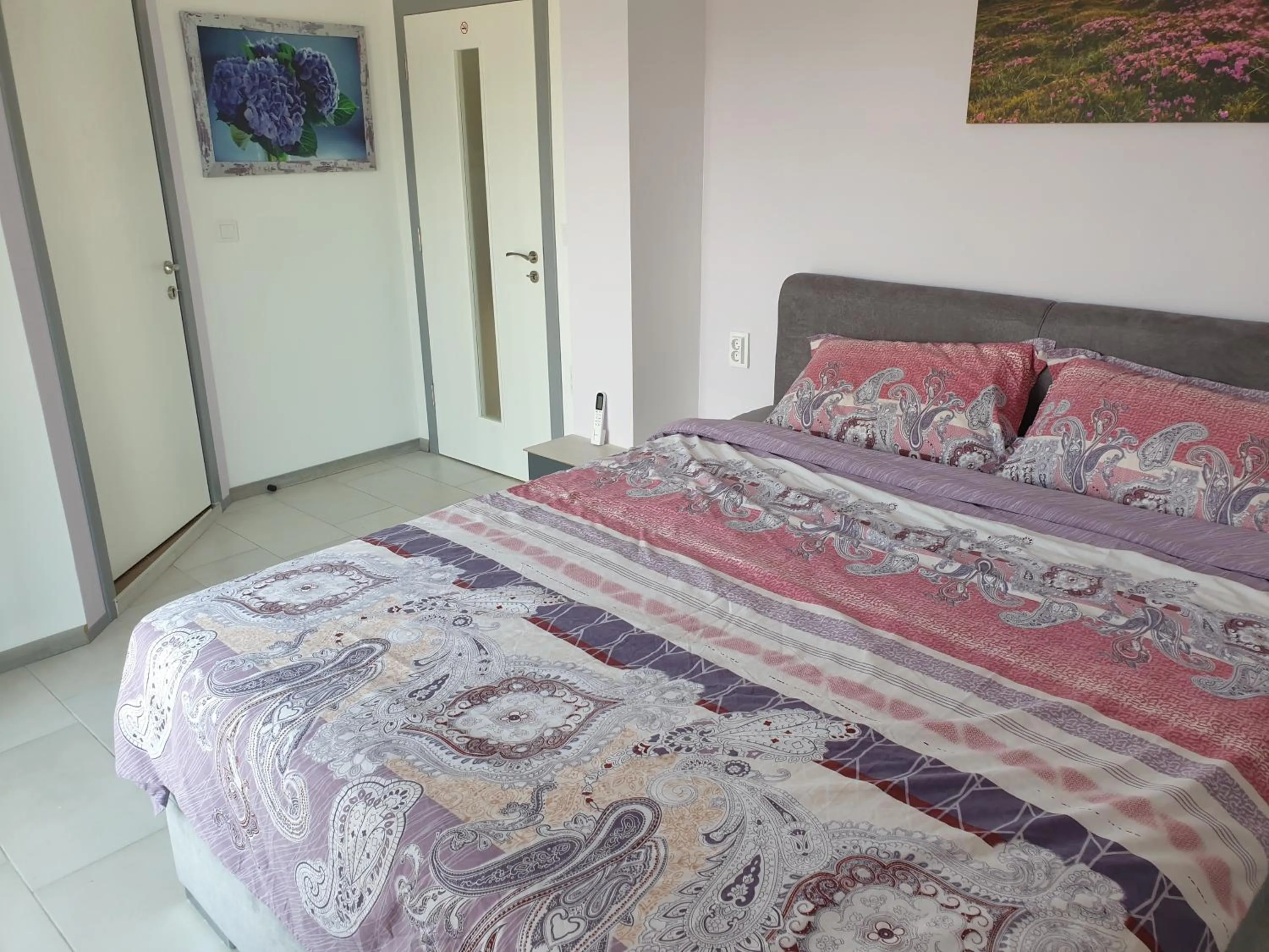 Property building, Bed in Pearl Sunshine Appartments