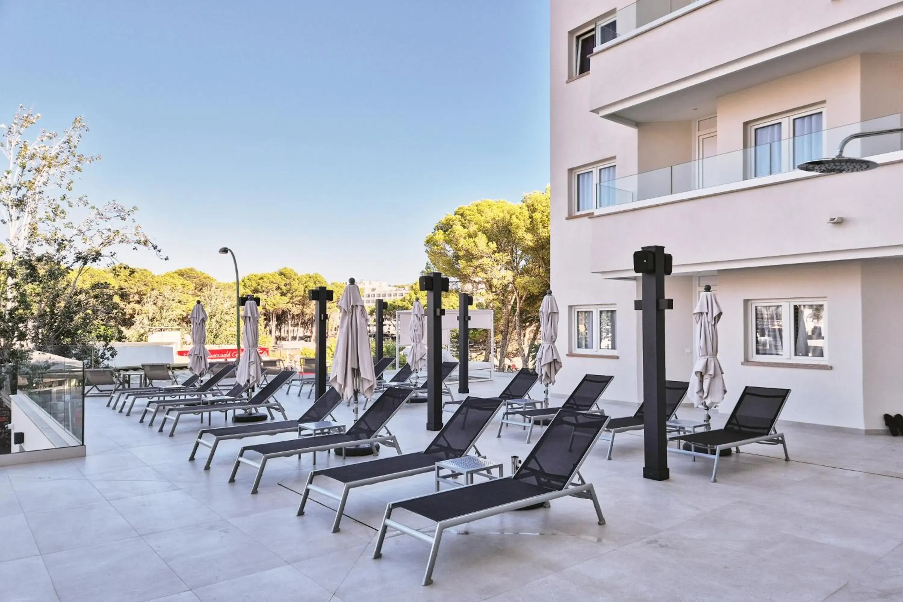 Property building in Apartamentos Ponent Property building in Apartamentos Ponent