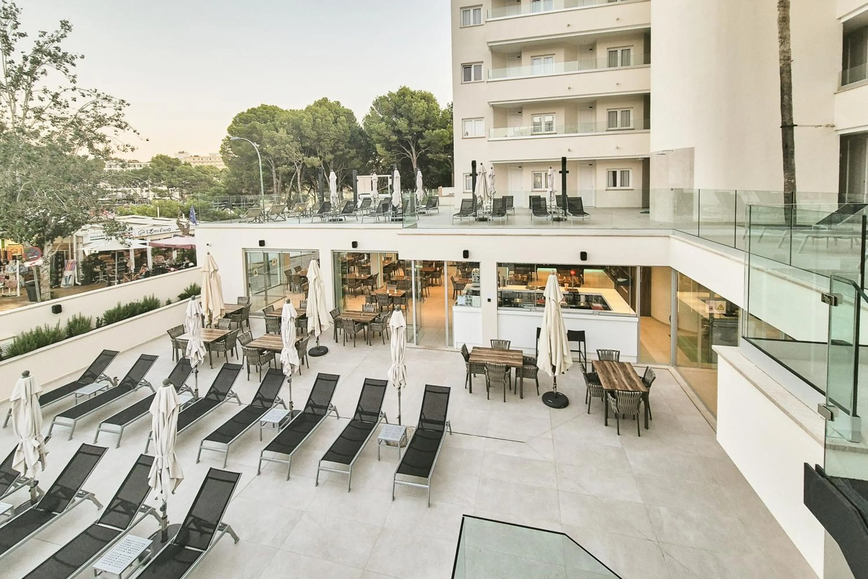 Property building in Apartamentos Ponent