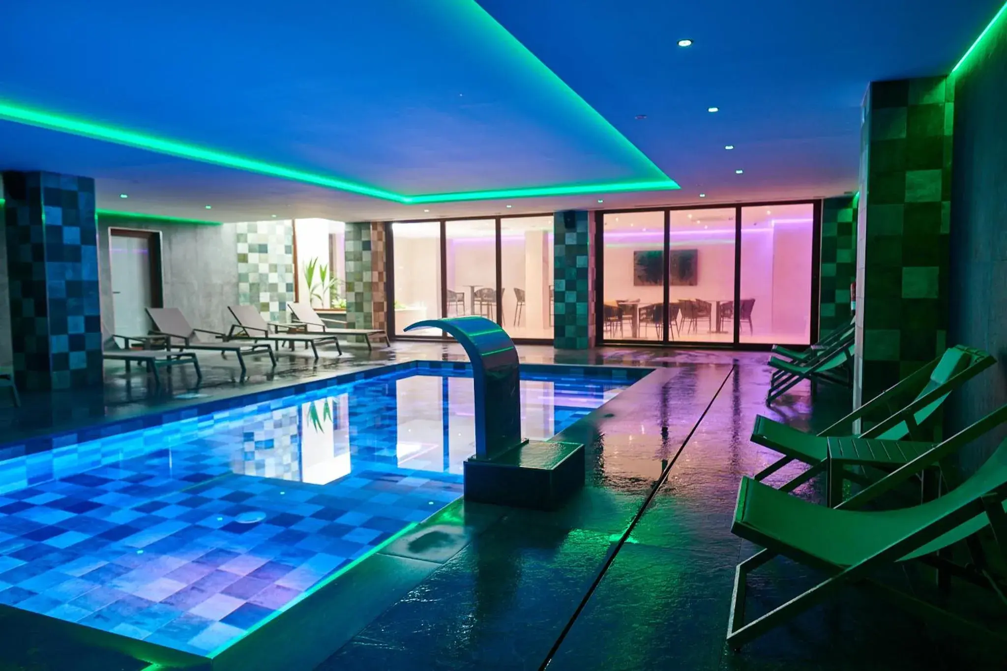 Swimming pool in Apartamentos Ponent Swimming pool in Apartamentos Ponent