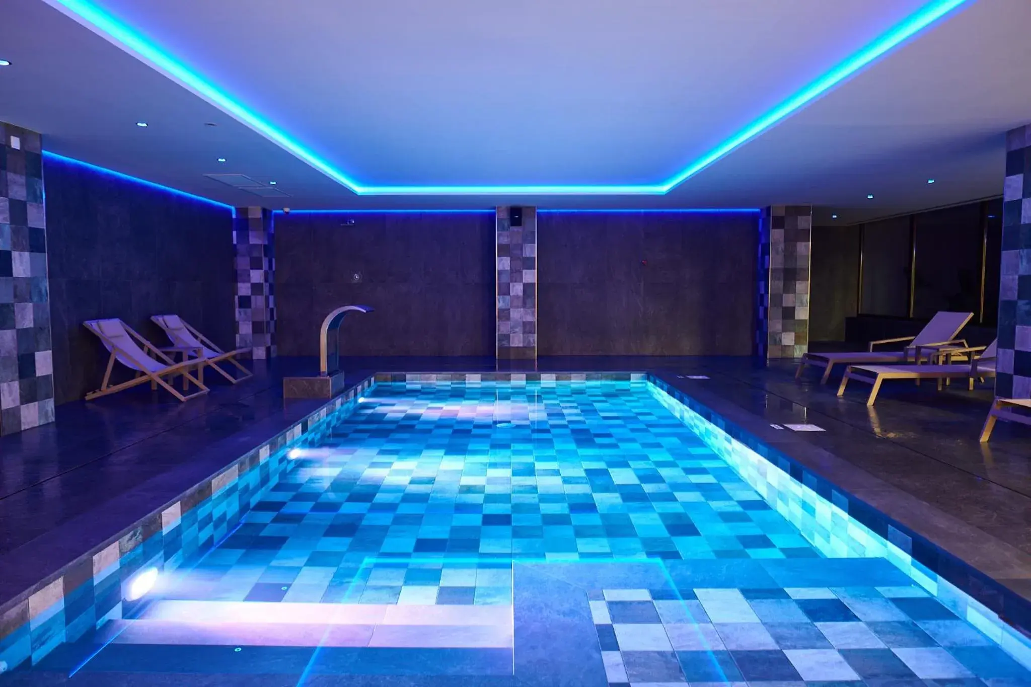 Swimming pool in Apartamentos Ponent Swimming pool in Apartamentos Ponent