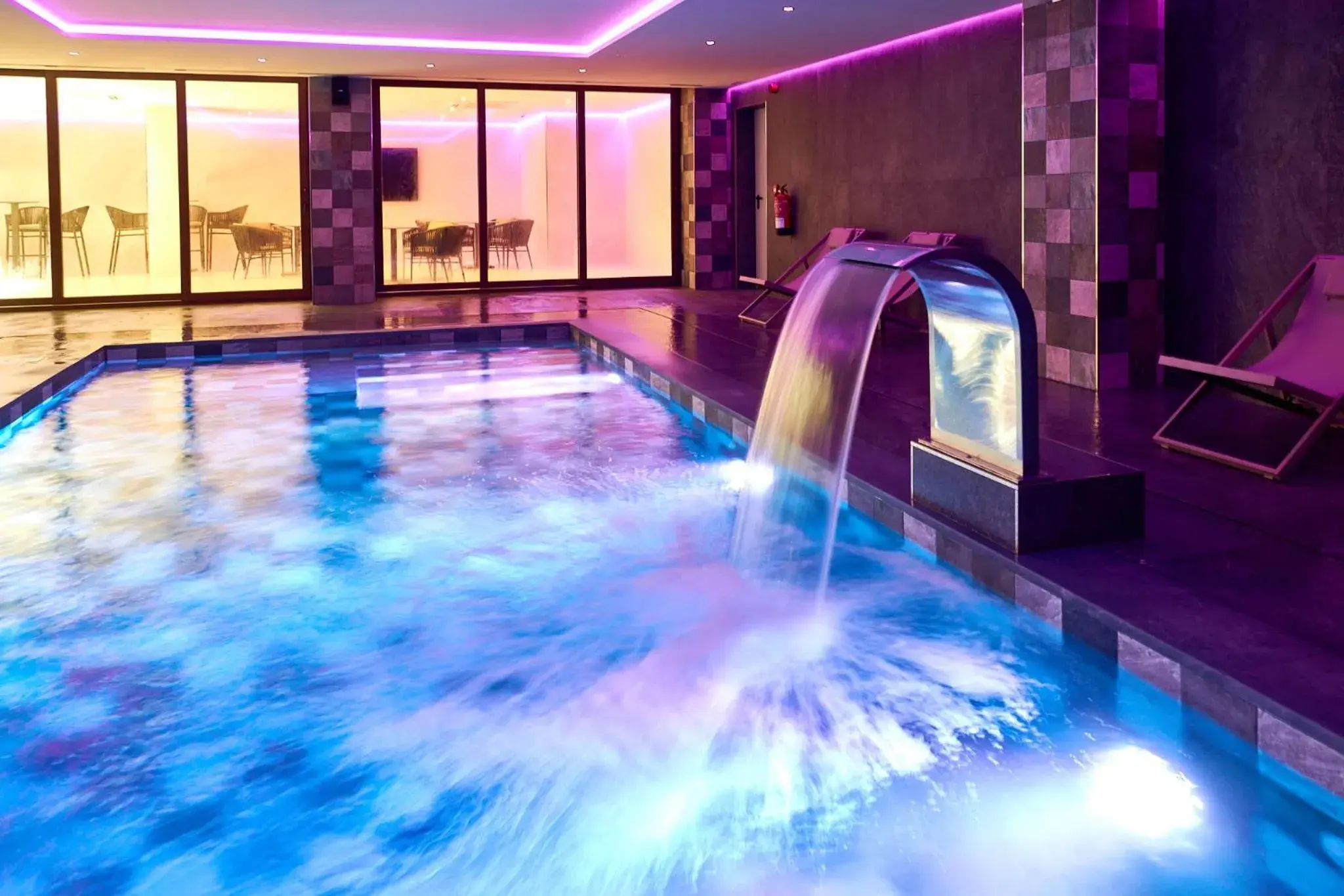 Swimming pool in Apartamentos Ponent Swimming pool in Apartamentos Ponent