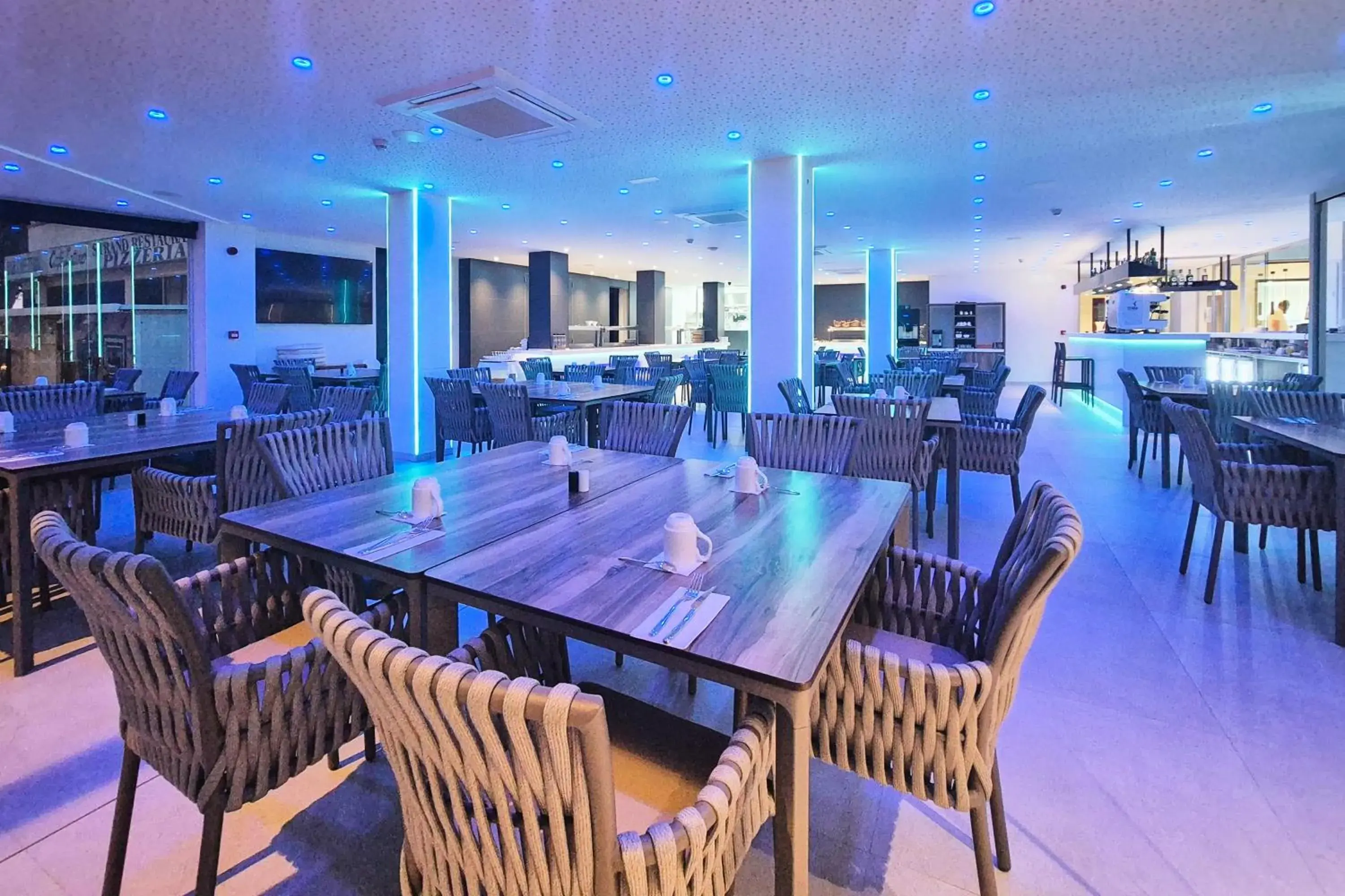 Restaurant/places to eat in Apartamentos Ponent Restaurant/places to eat in Apartamentos Ponent