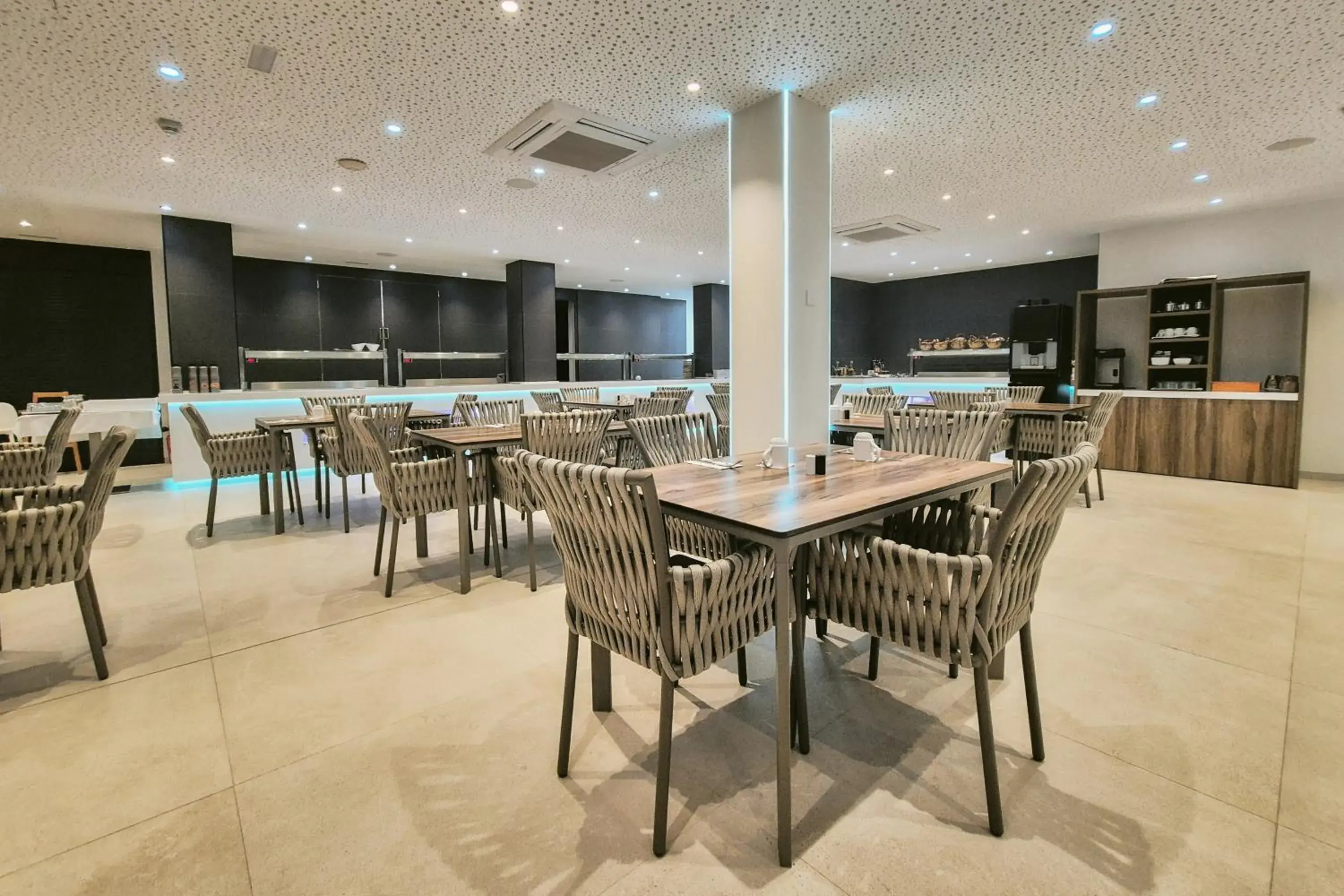 Restaurant/places to eat in Apartamentos Ponent Restaurant/places to eat in Apartamentos Ponent