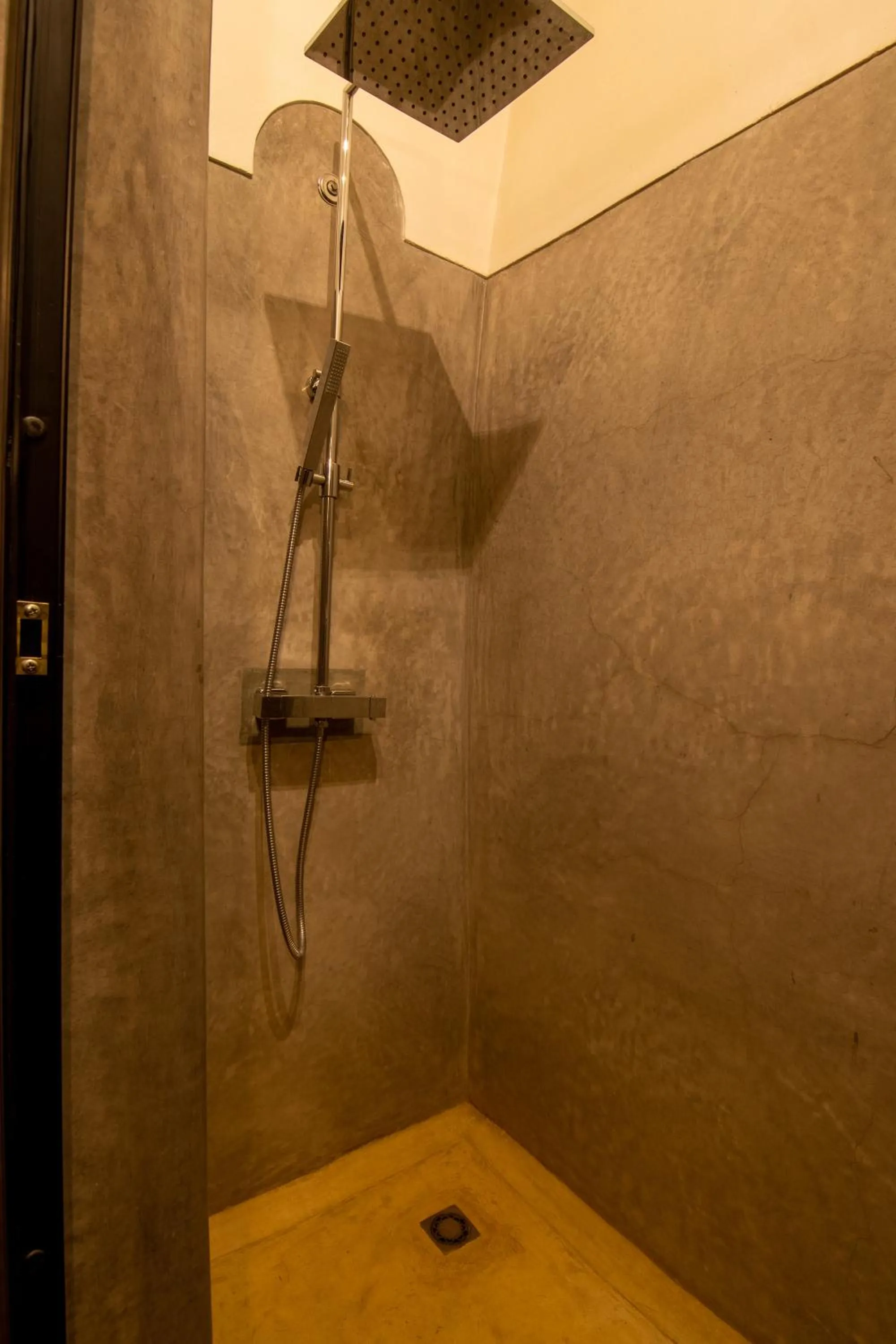 Shower in Riad Dar Oulhoum