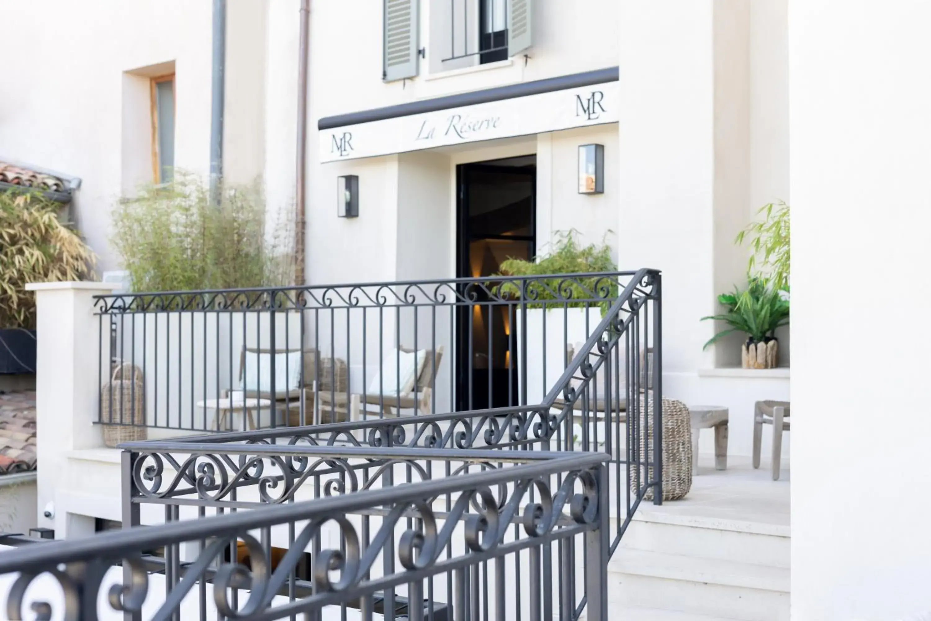 Property building in Mougins Luxury Retreats Property building in Mougins Luxury Retreats
