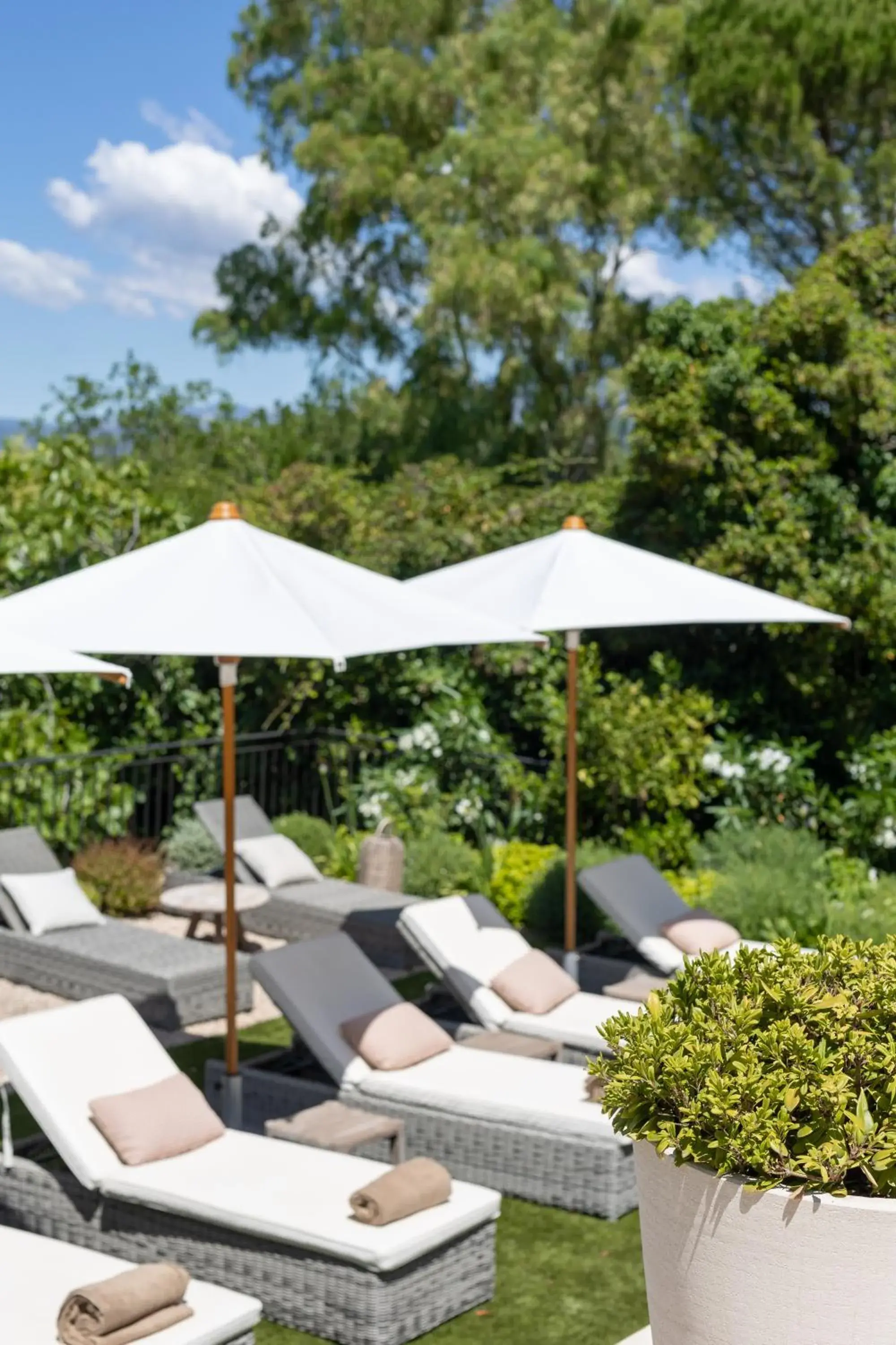 Swimming pool in Mougins Luxury Retreats Swimming pool in Mougins Luxury Retreats