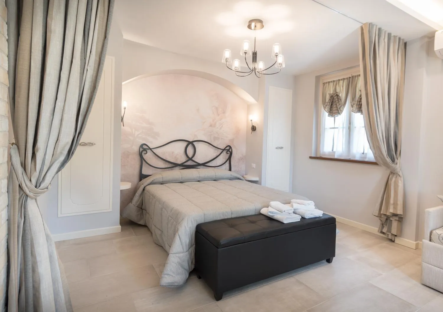 Bedroom, Bed in Il Giardino degli Angeli