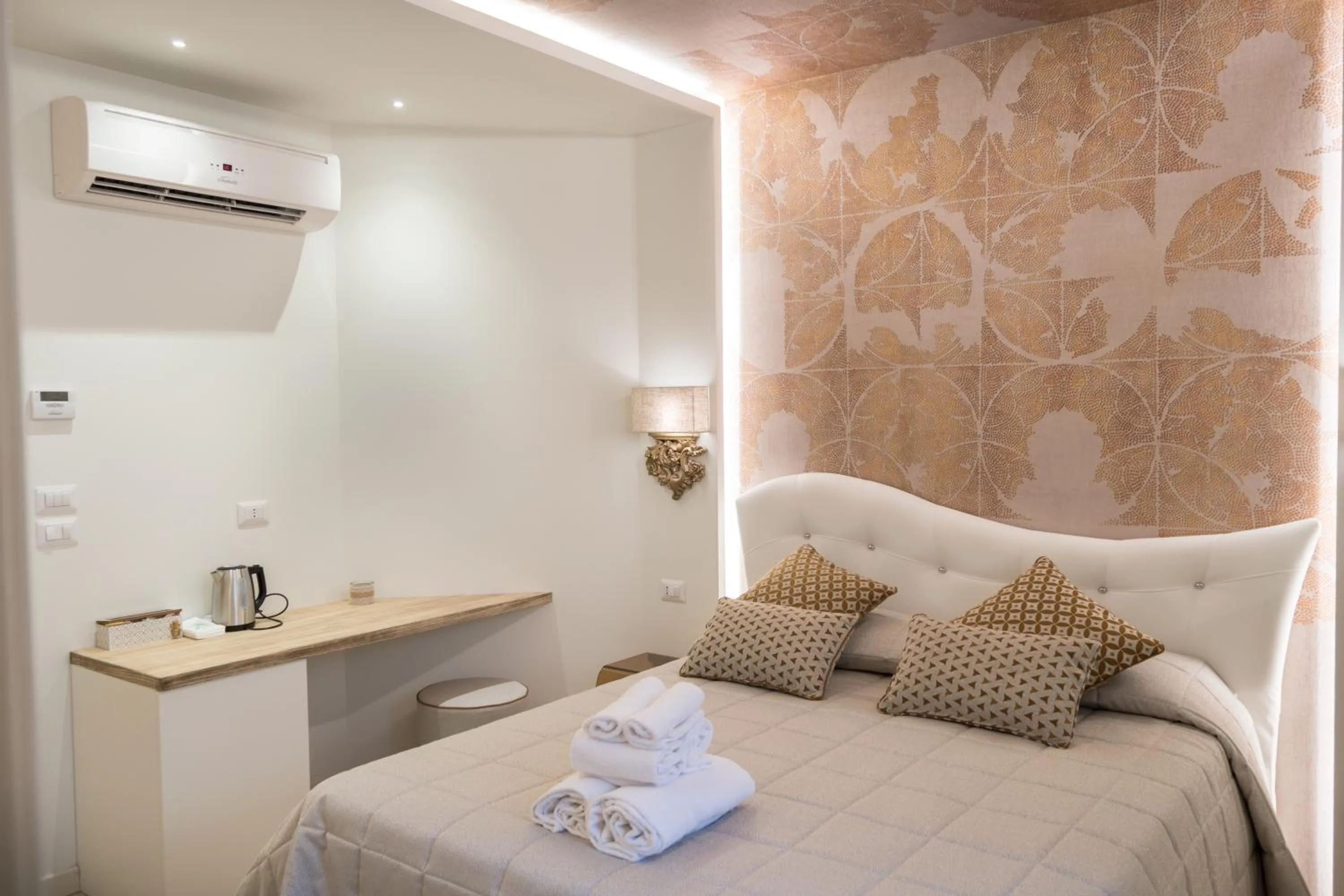 Bedroom, Bed in Il Giardino degli Angeli