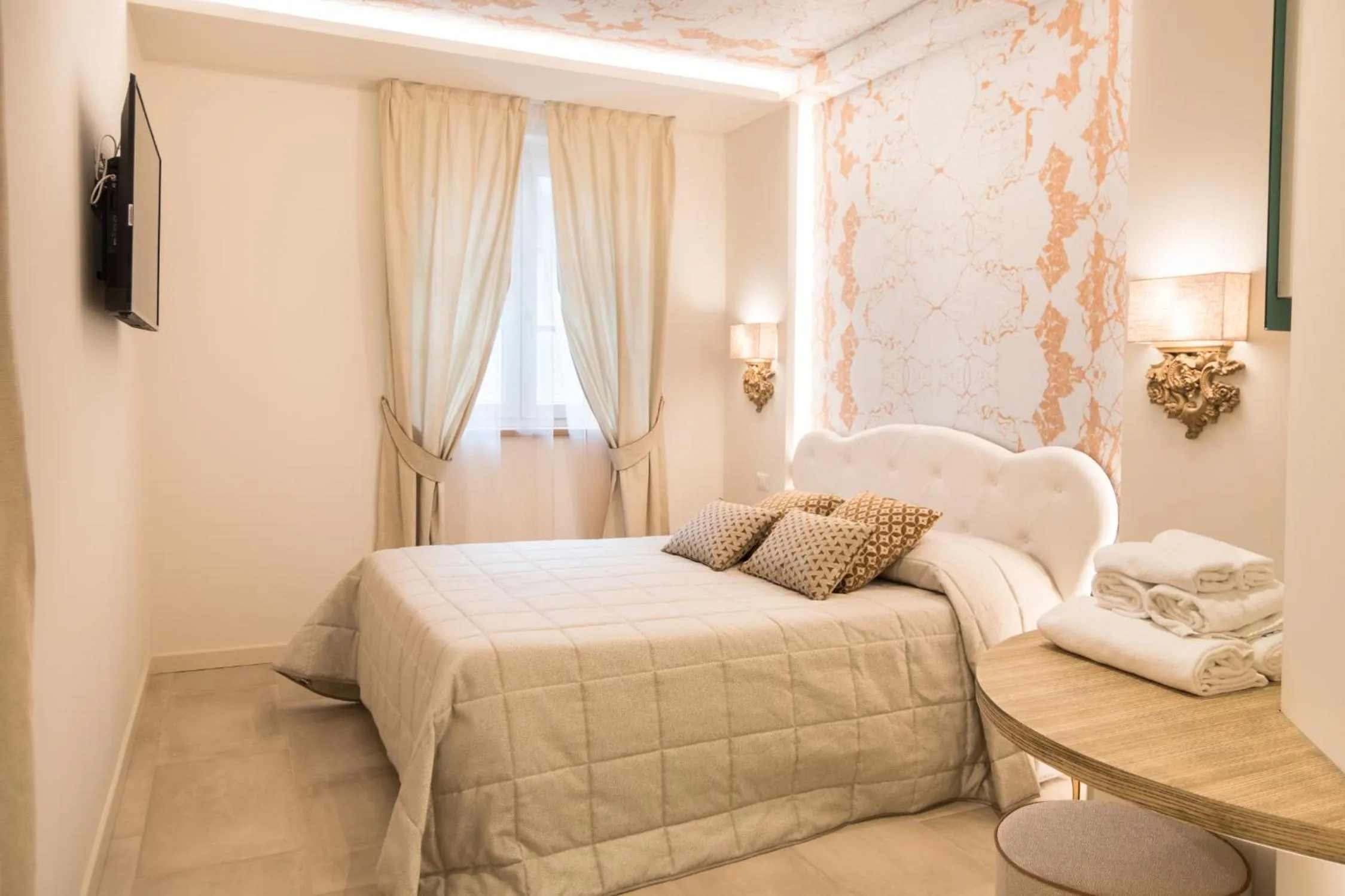 Photo of the whole room, Bed in Il Giardino degli Angeli