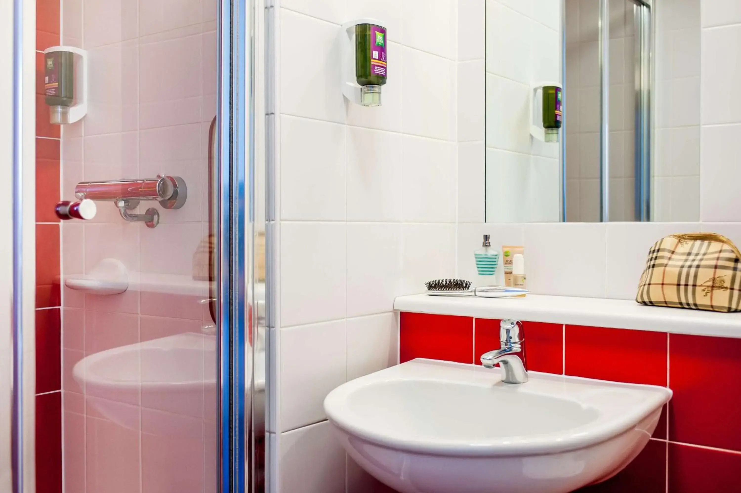Twin Room with Mobility Accessible Roll-In Shower in Forshaws Hotel - Blackpool Twin Room with Mobility Accessible Roll-In Shower in Forshaws Hotel - Blackpool