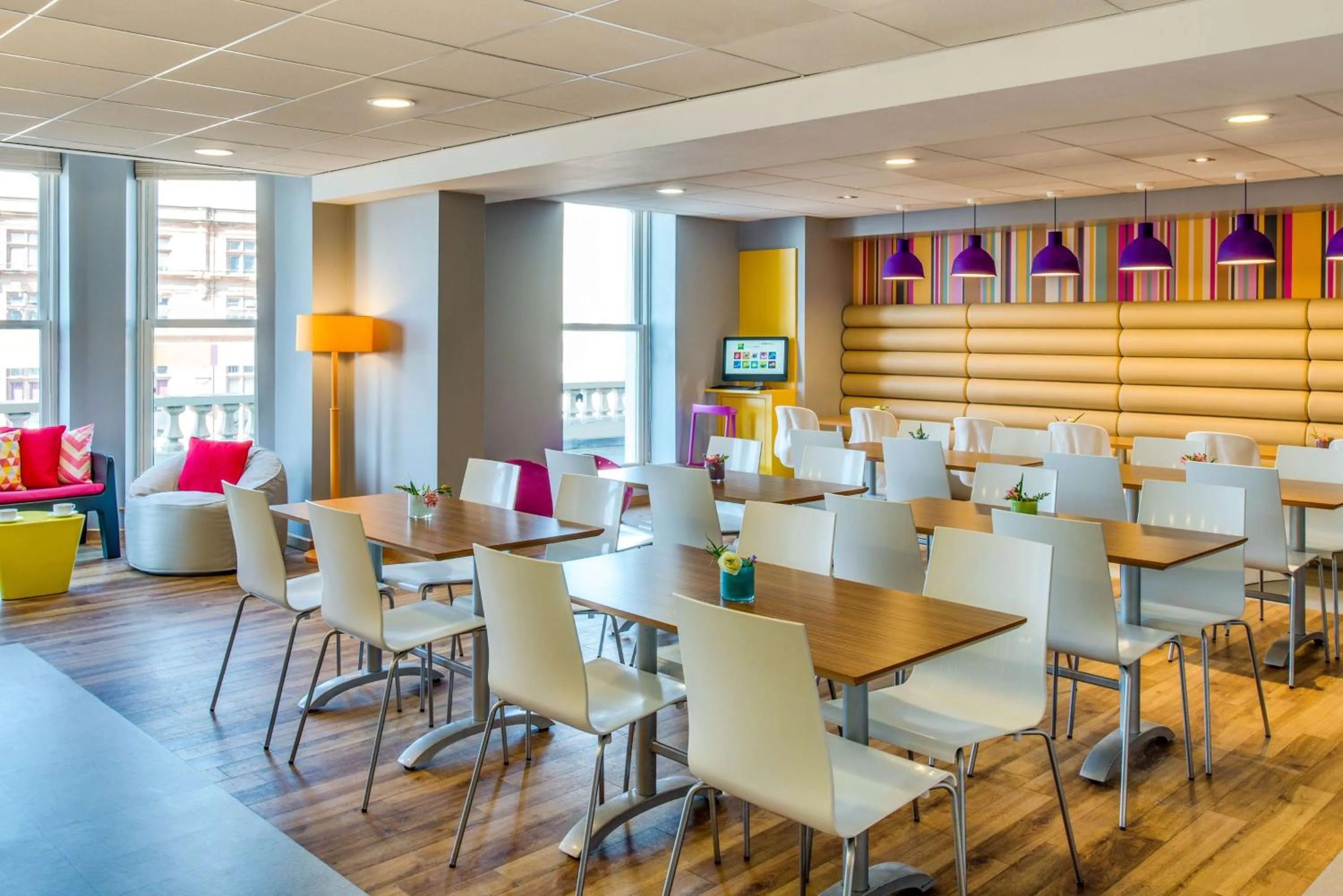 Lounge or bar in Ibis Styles Blackpool