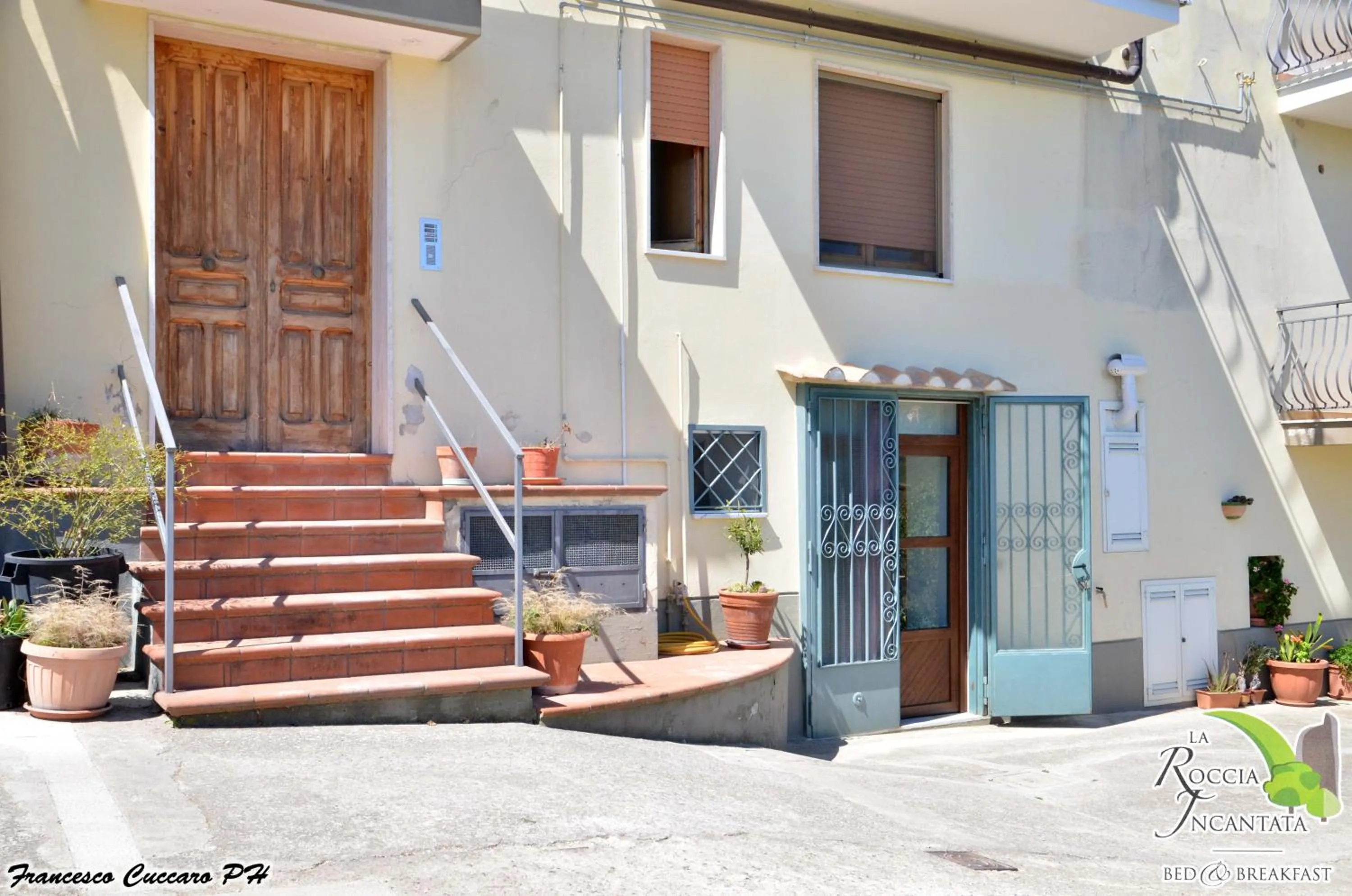 Facade/entrance in La Roccia Incantata Amalfi Coast