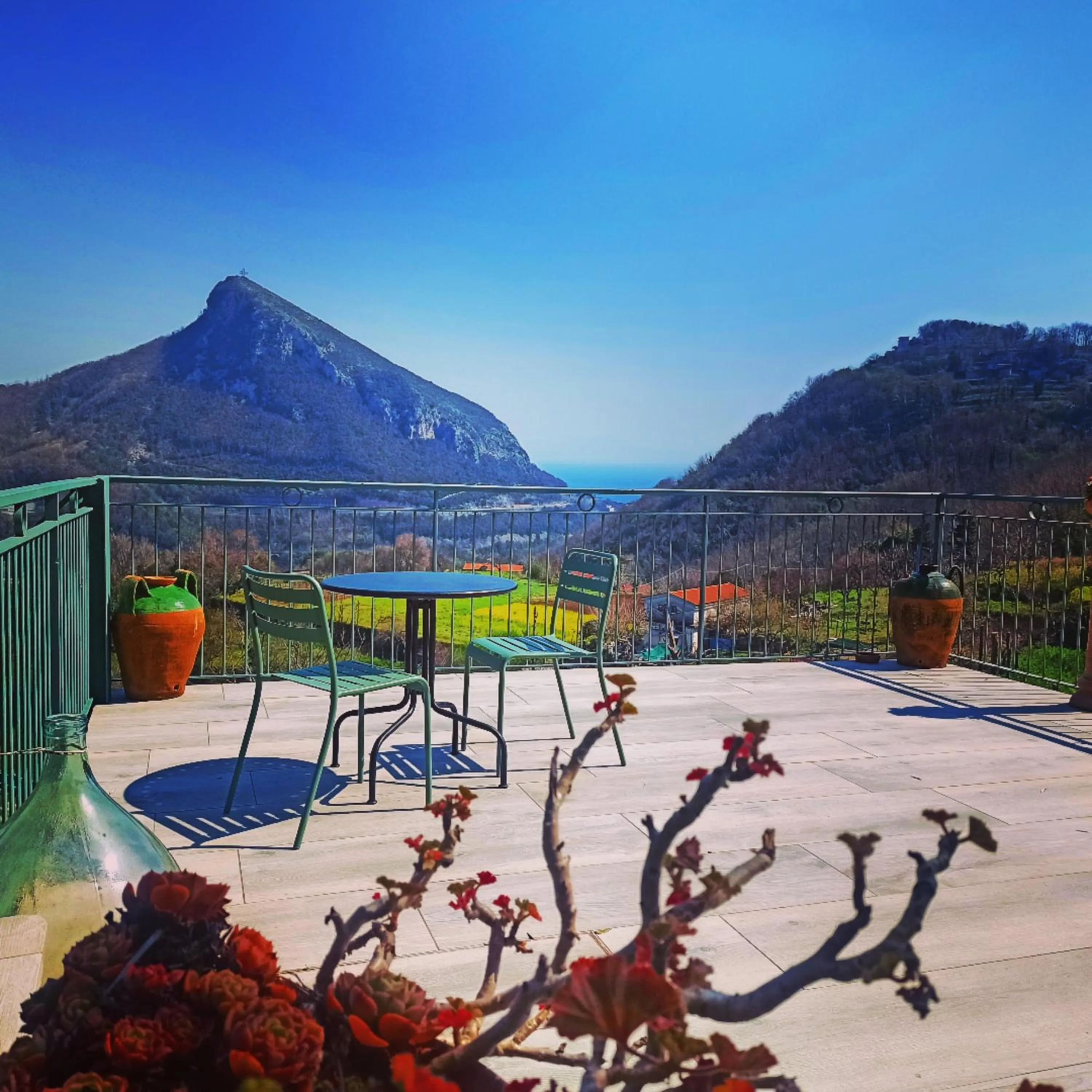 Spring in La Roccia Incantata Amalfi Coast