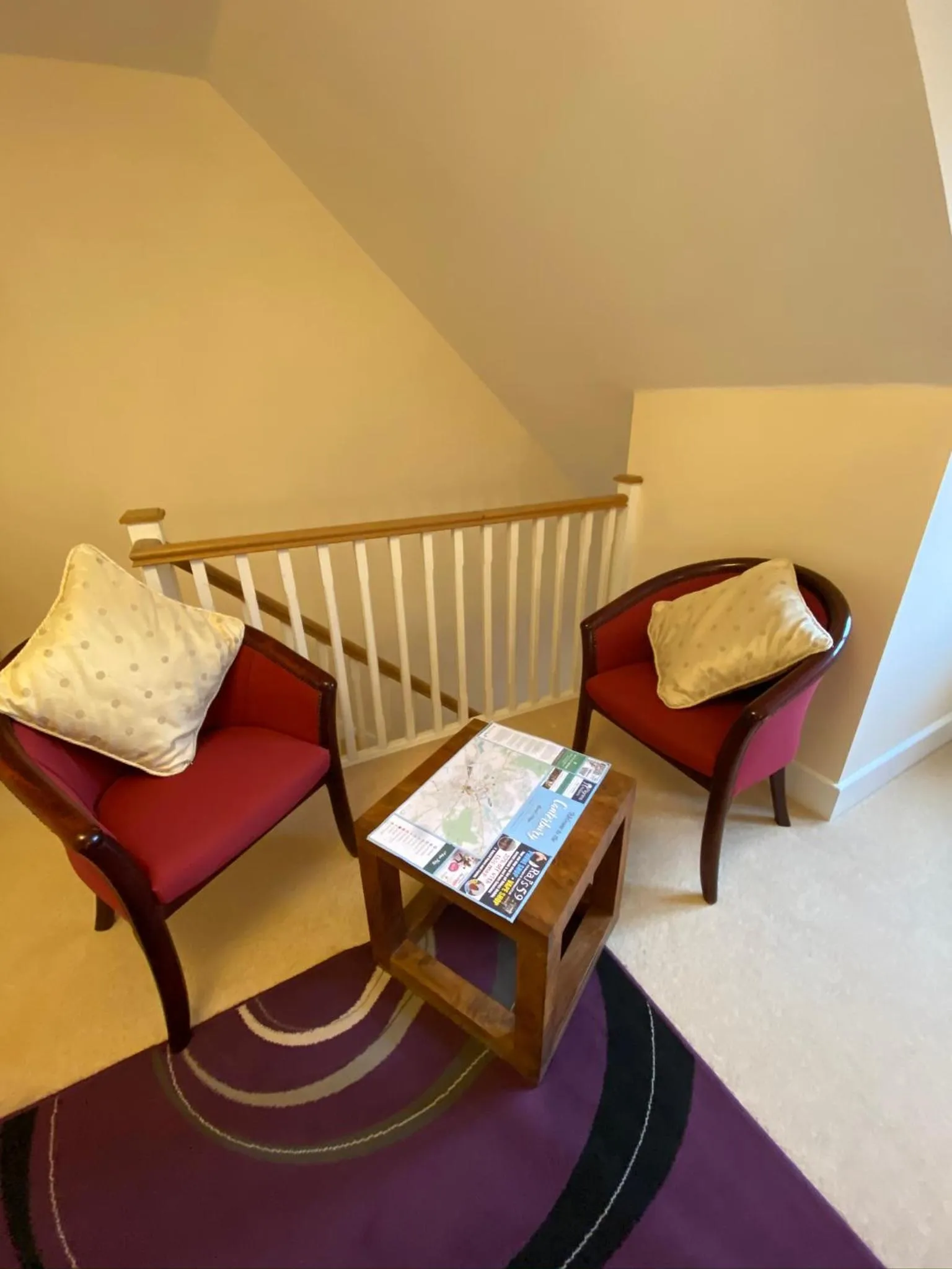 Seating area, Bed in Turi House