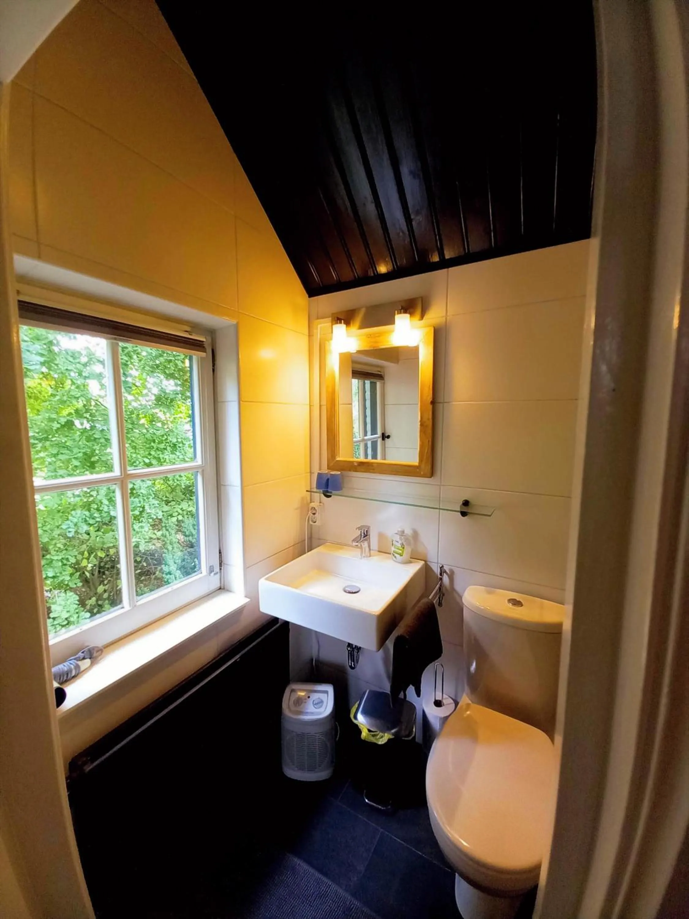 Bathroom in Het geheim van Merselo