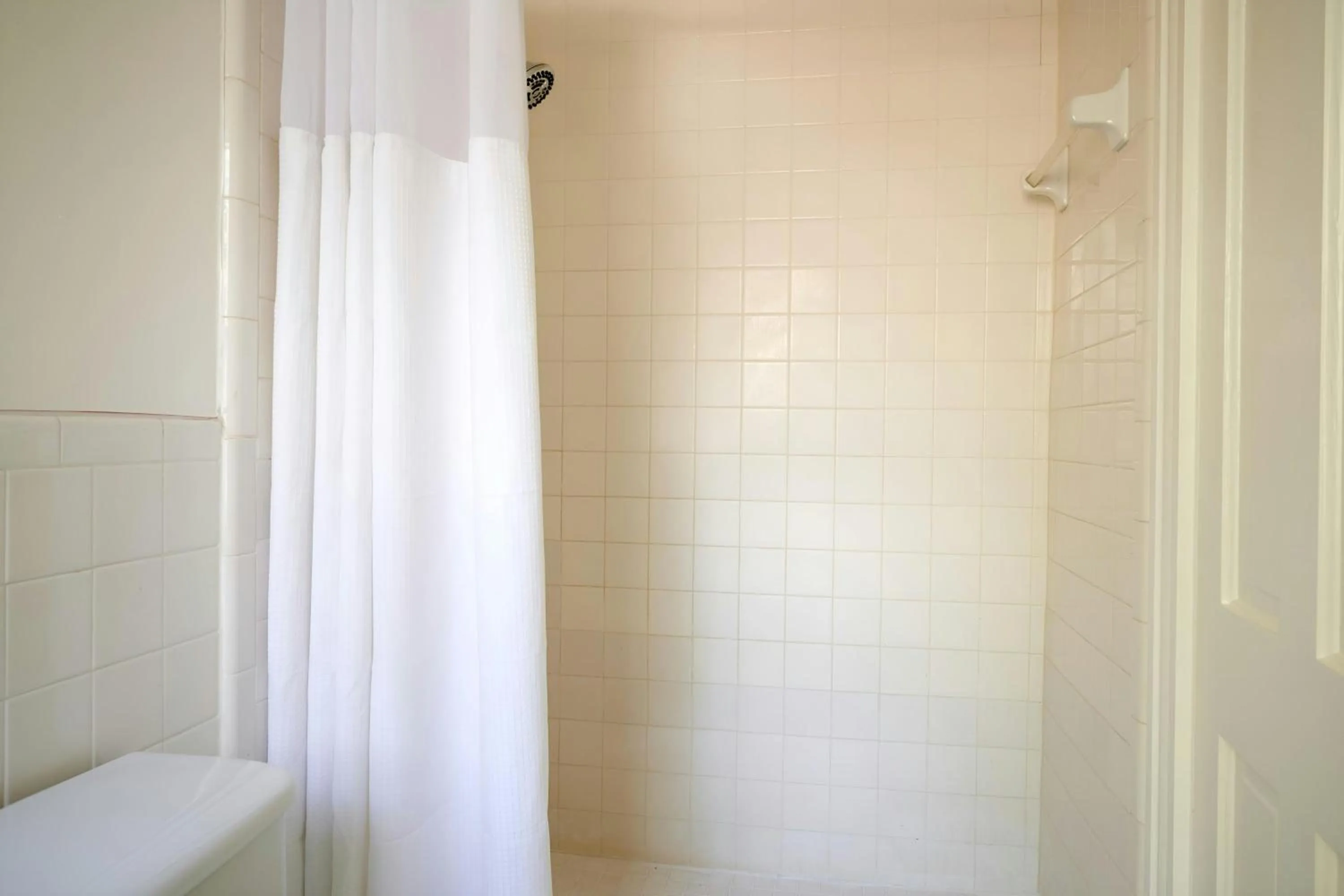 Bathroom in Wellborn Hotel Downtown, Sonder by Marriott Bonvoy