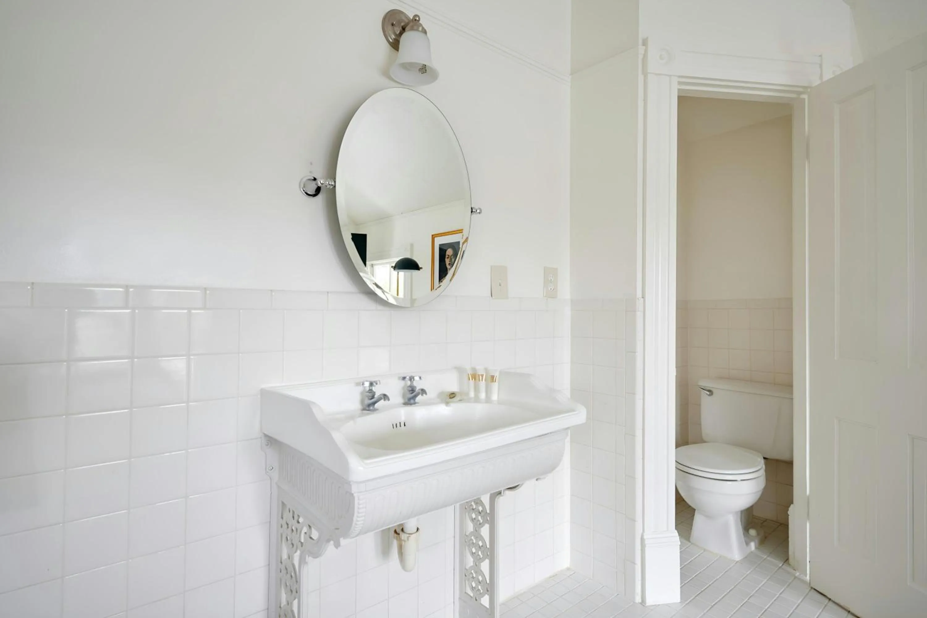 Bathroom in Wellborn Hotel Downtown, Sonder by Marriott Bonvoy