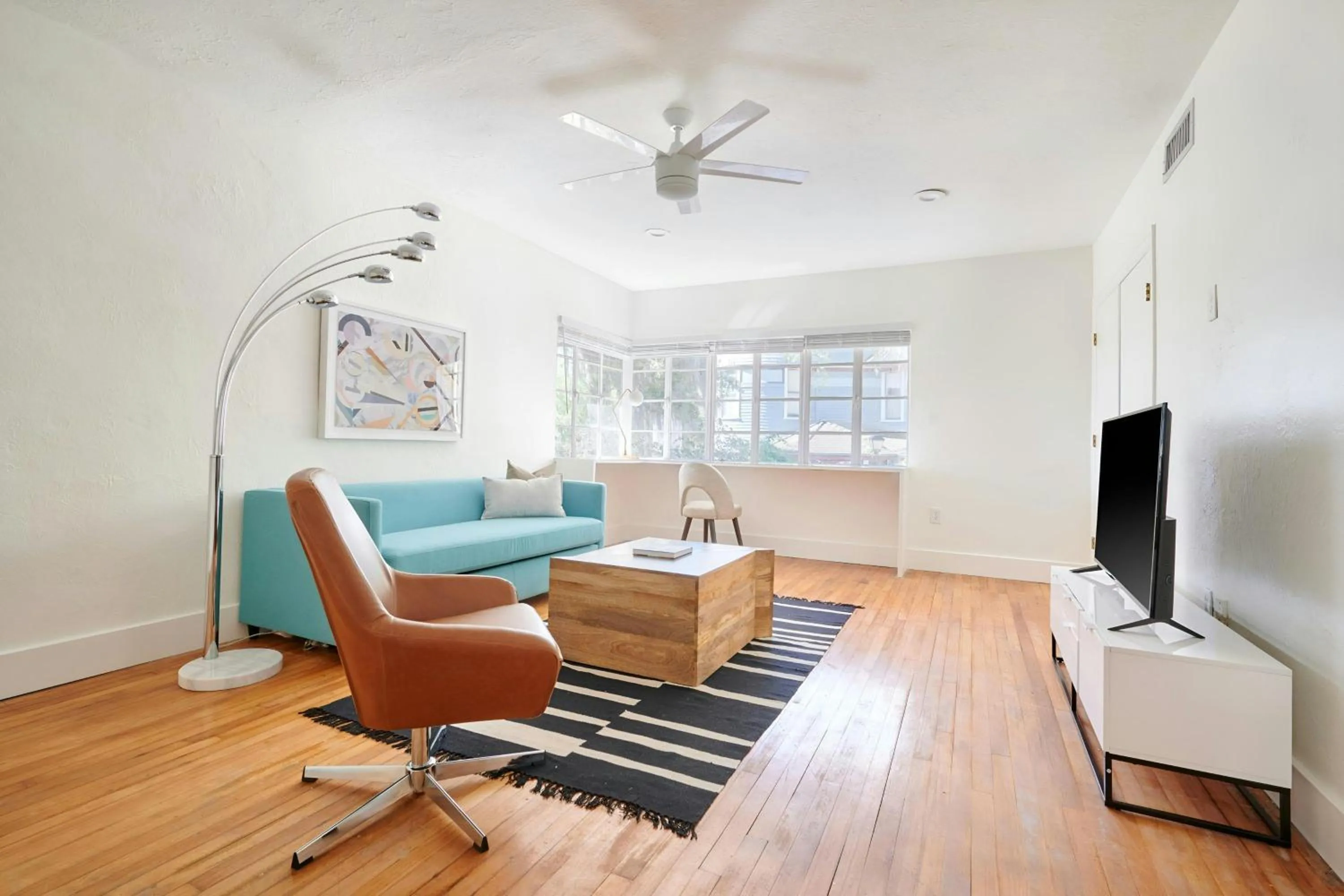 Living room in Wellborn Hotel Downtown, Sonder by Marriott Bonvoy