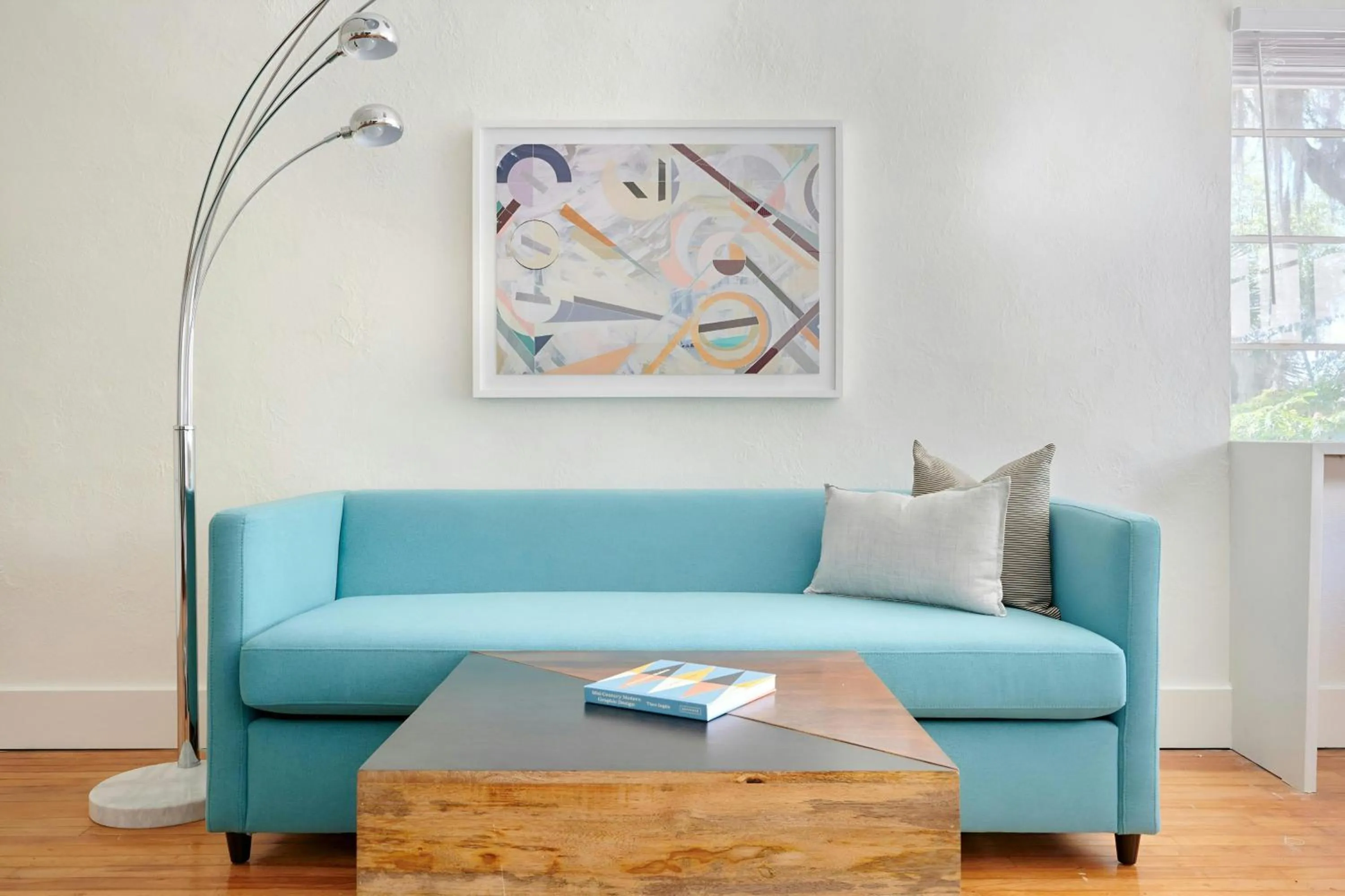 Living room in Wellborn Hotel Downtown, Sonder by Marriott Bonvoy