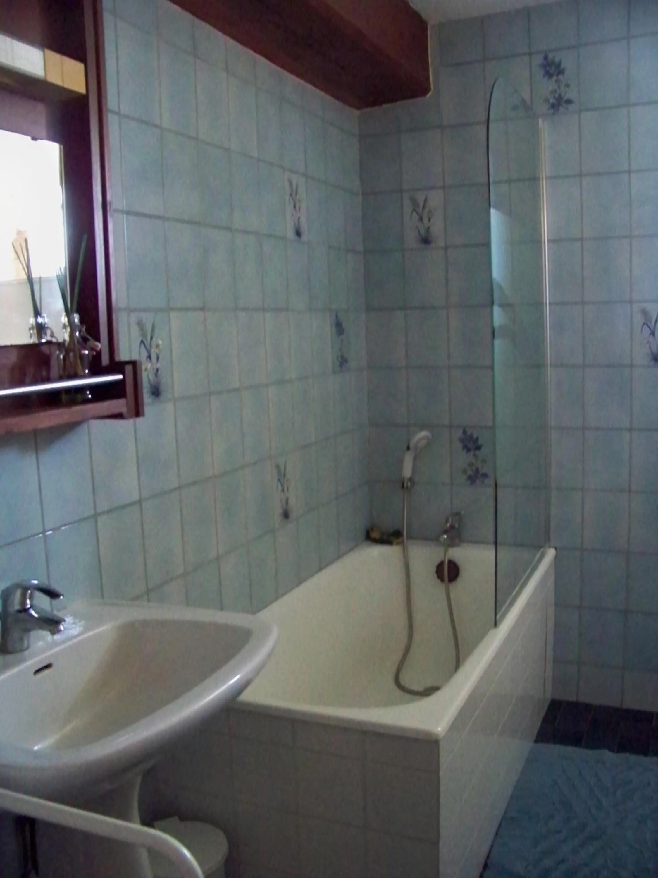 Bathroom in Gite De La Tour De Rouilleres