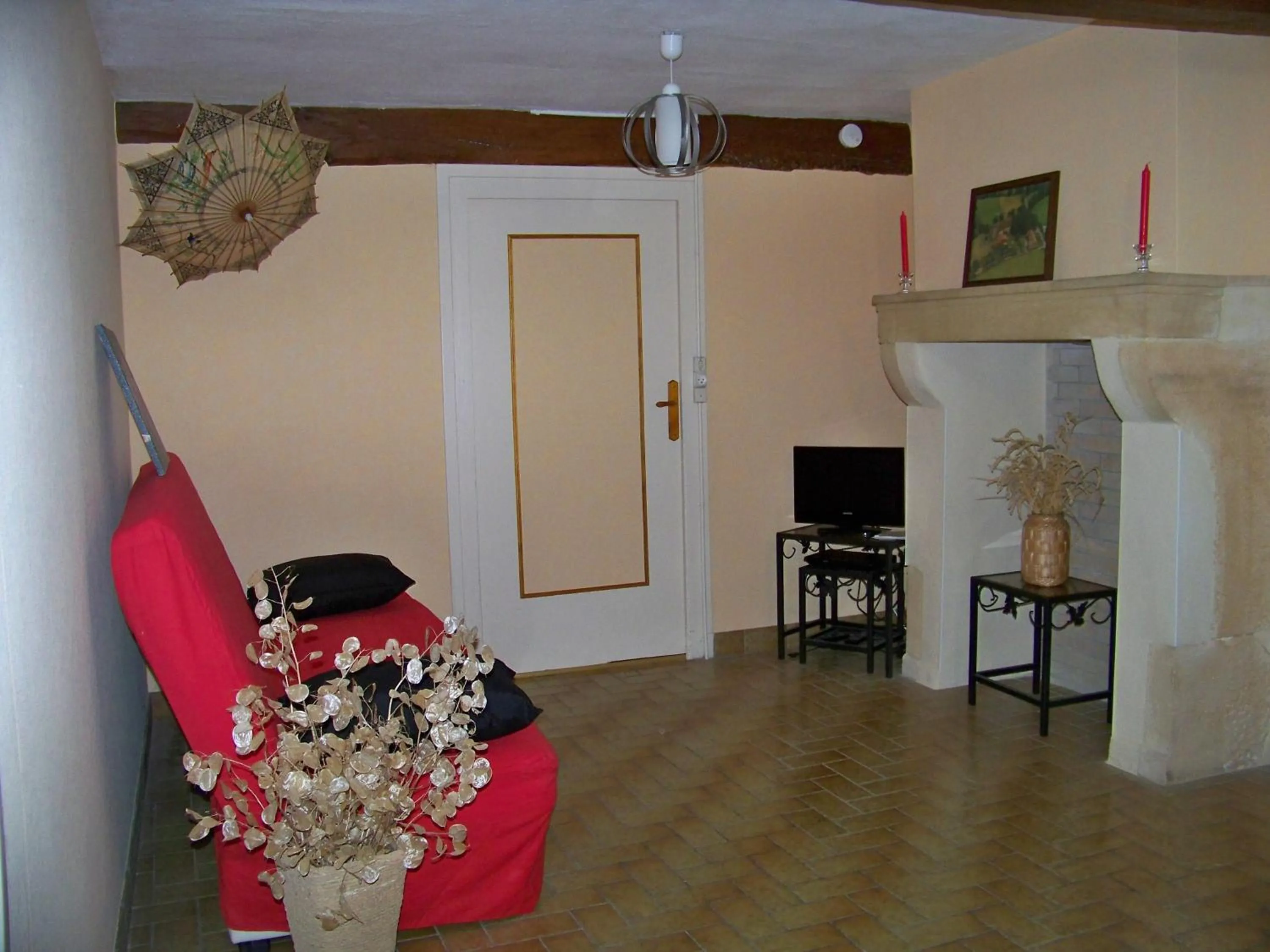 Communal lounge/ TV room in Gite De La Tour De Rouilleres