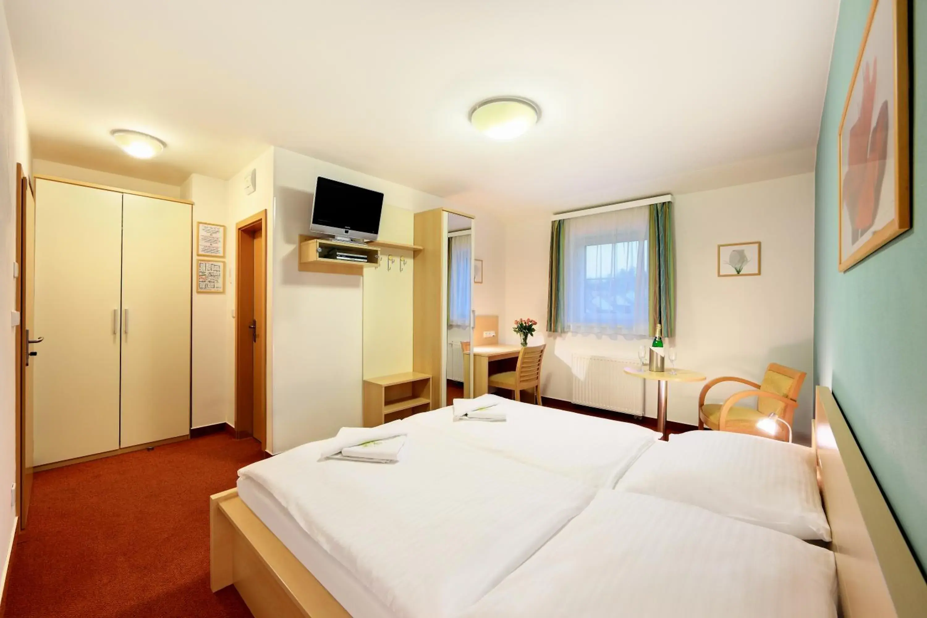 Photo of the whole room, Bed in Penzion Krumlov - Massage studio Photo of the whole room, Bed in Penzion Krumlov - Massage studio