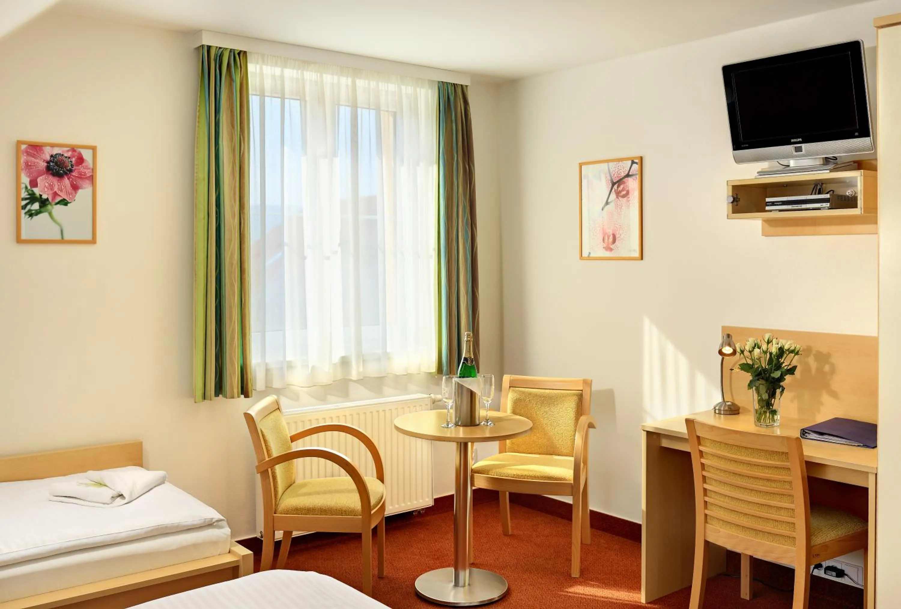 Seating area, Bed in Penzion Krumlov - Massage studio