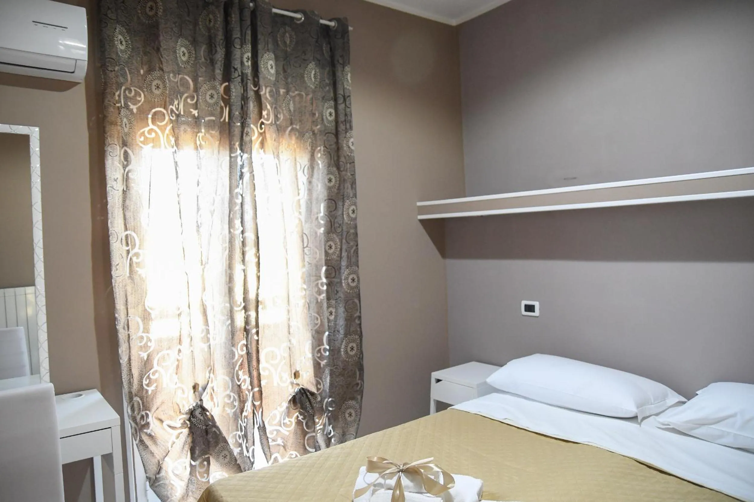 Photo of the whole room, Bed in B&B Lamezia Airport