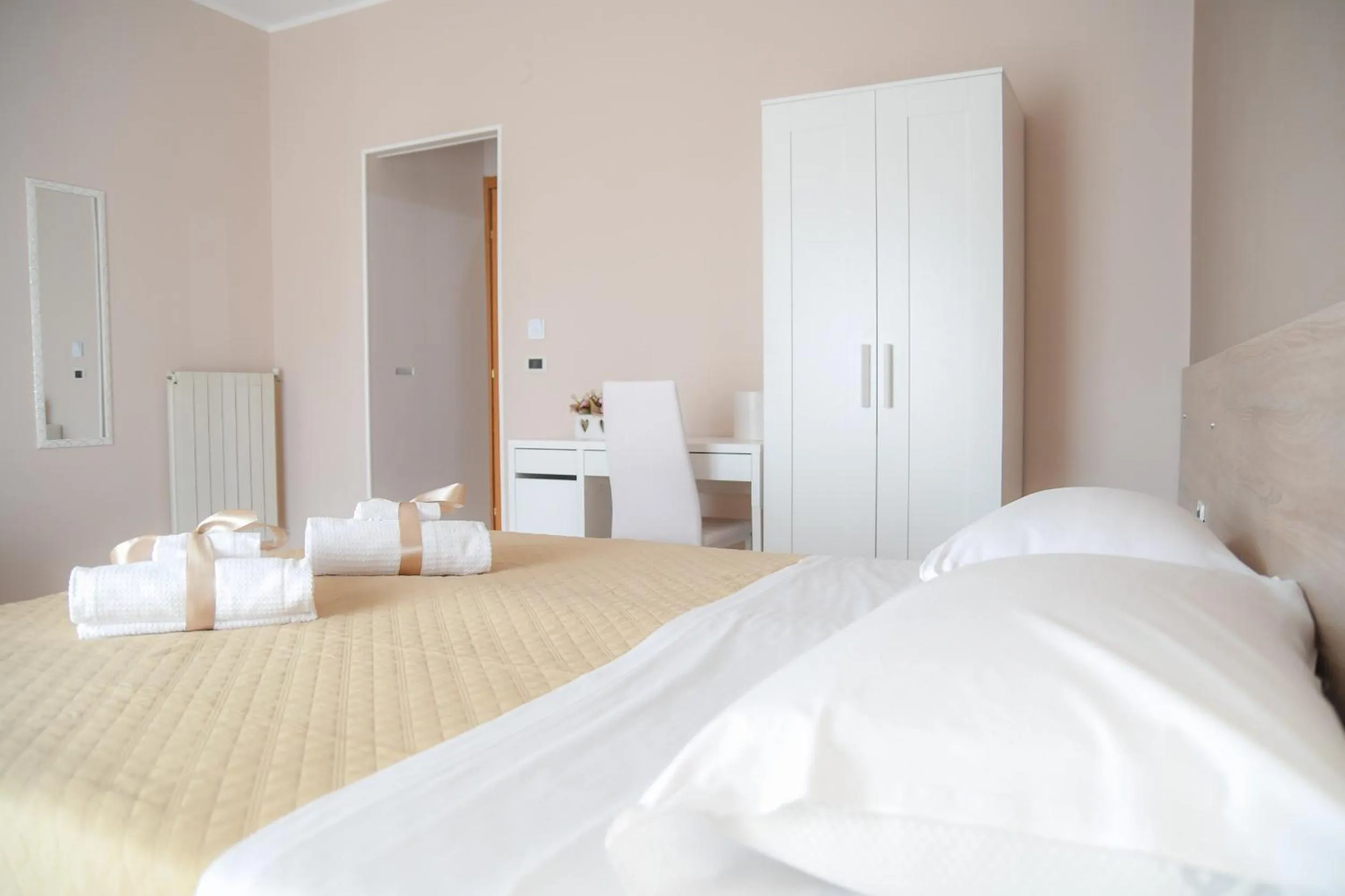 Photo of the whole room, Bed in B&B Lamezia Airport