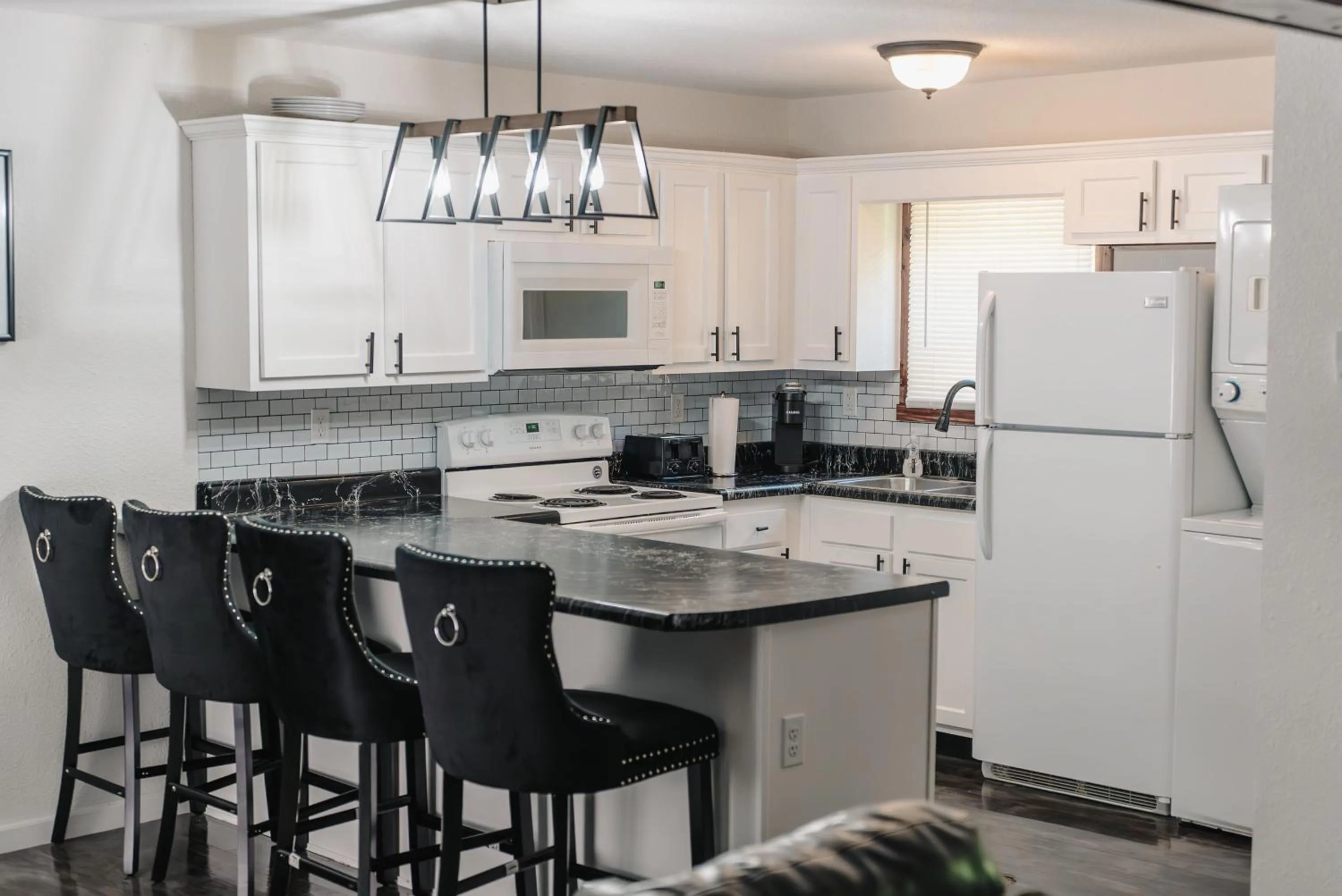 Kitchen or kitchenette in Anchor Inn and Suites