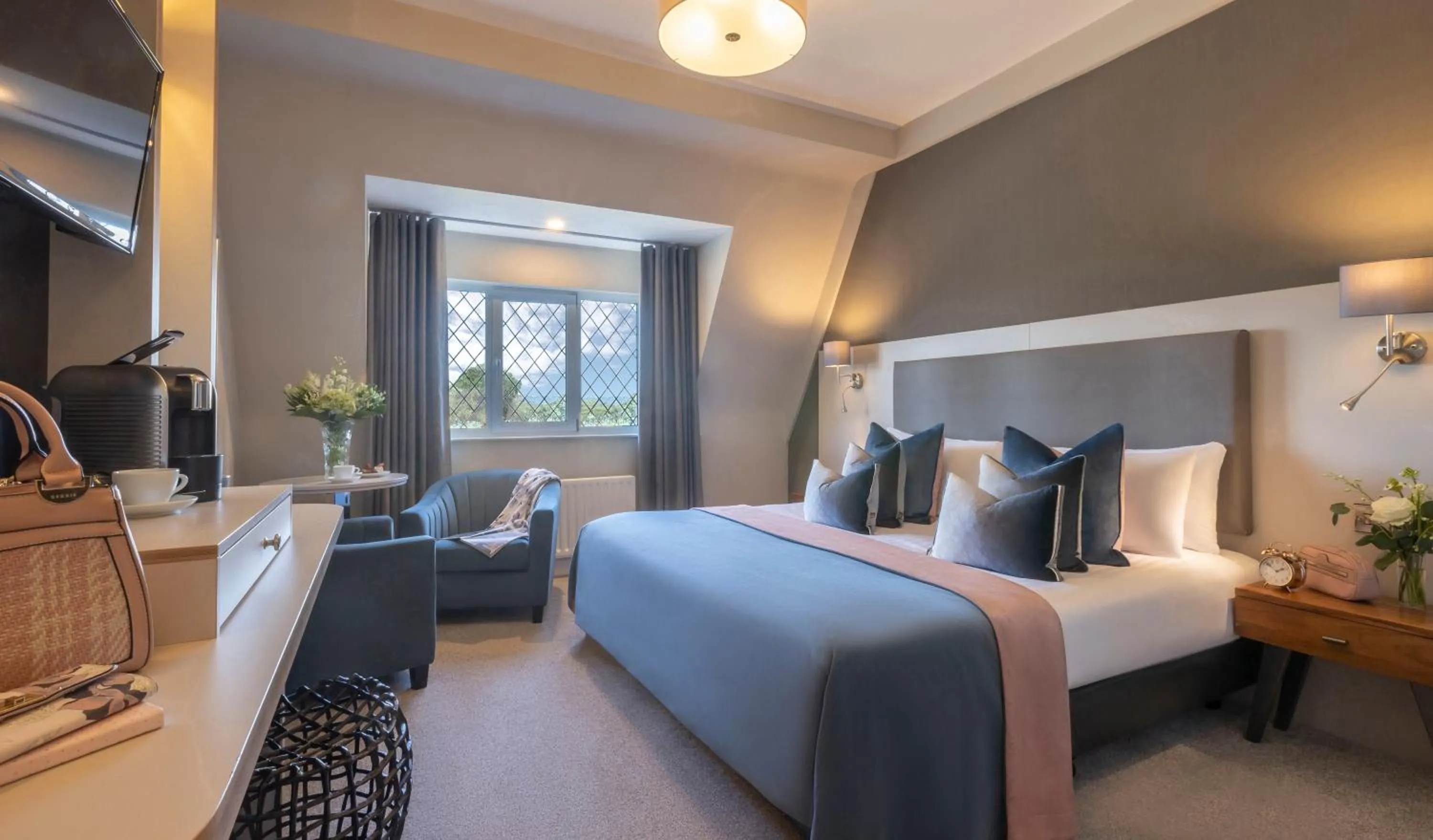 Photo of the whole room, Bed in Gleneagle Killarney