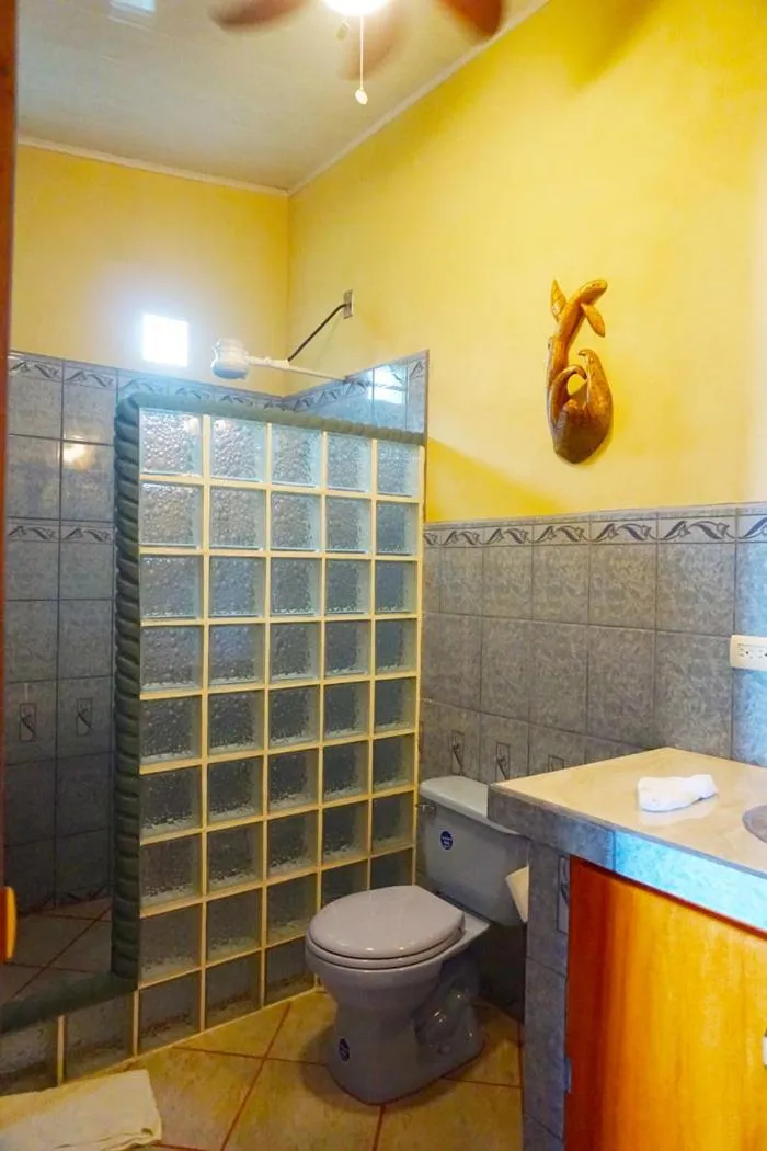 Shower in Cabinas Jimenez