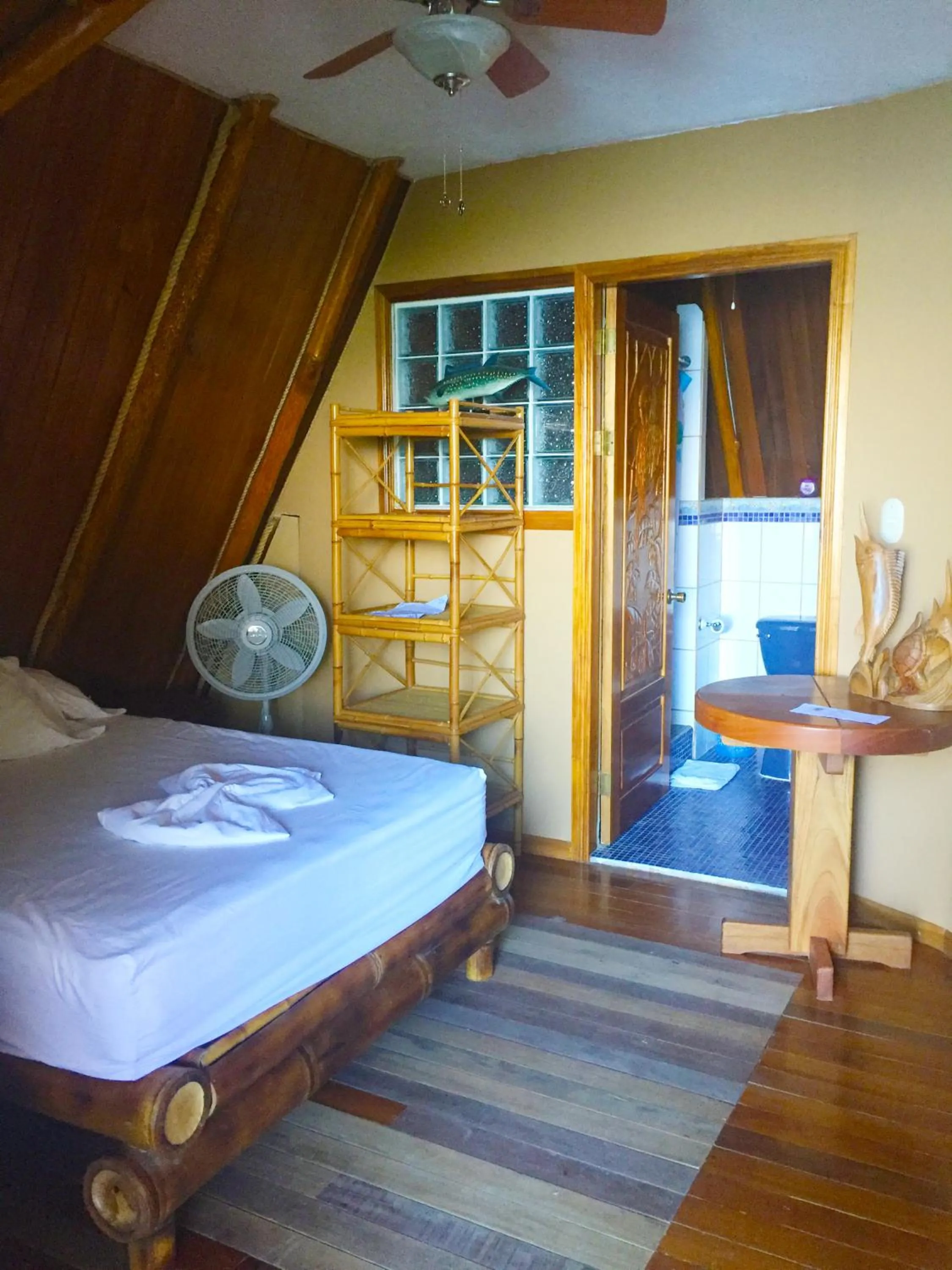 Photo of the whole room, Bed in Cabinas Jimenez