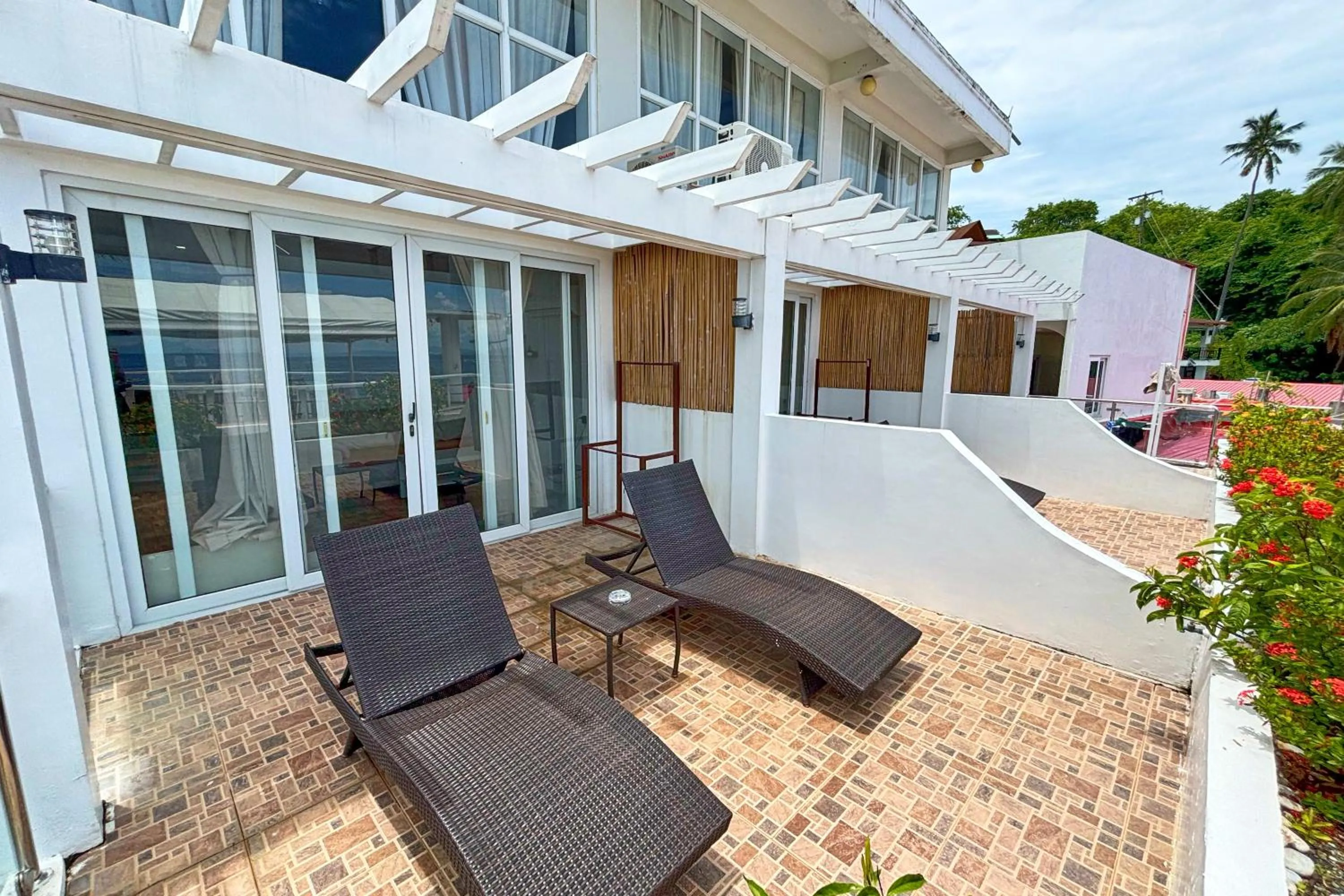 Arkipelago Divers and Beach Resort