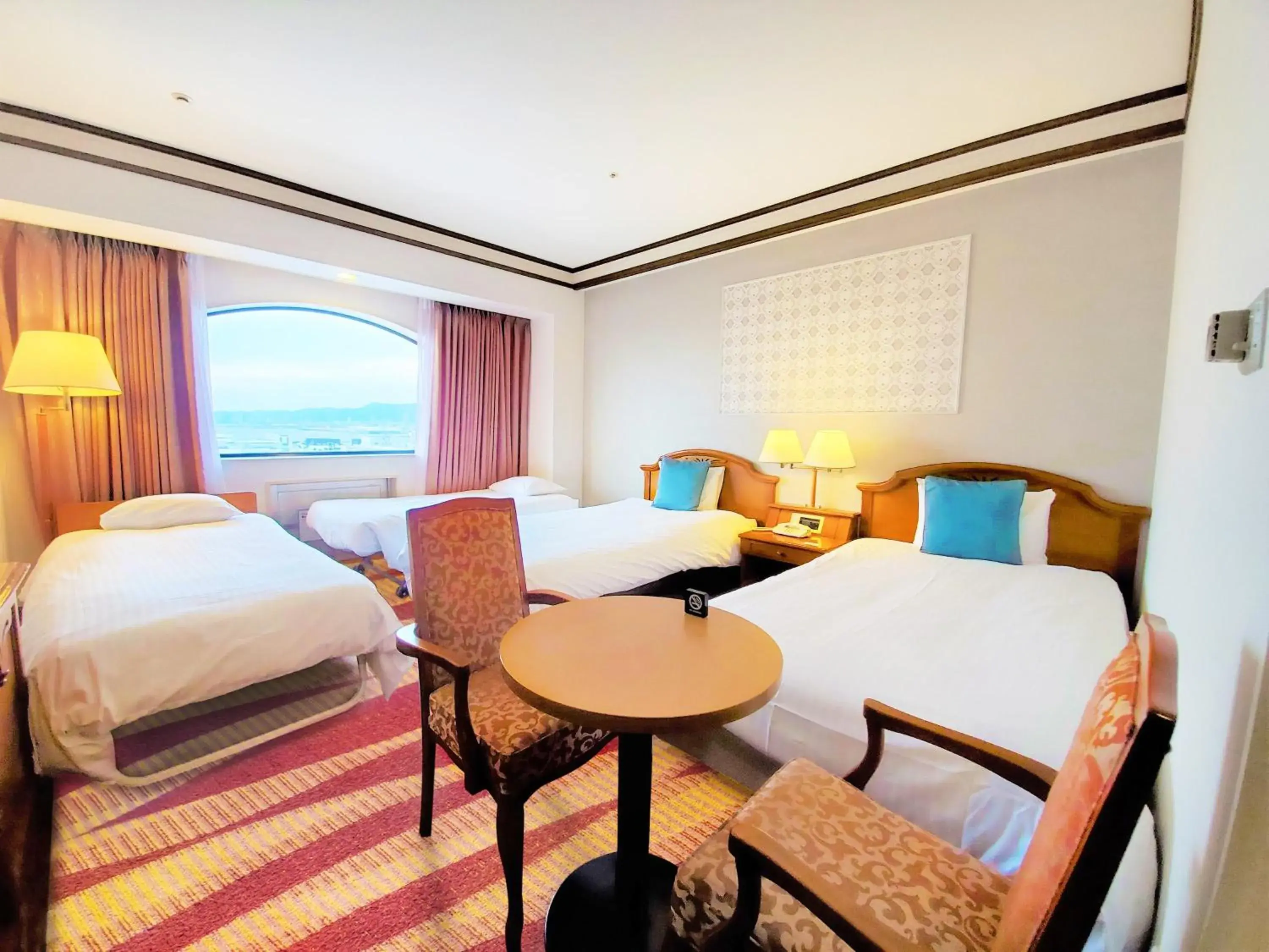 Photo of the whole room, Bed in Hotel Plaza Kobe Photo of the whole room, Bed in Hotel Plaza Kobe