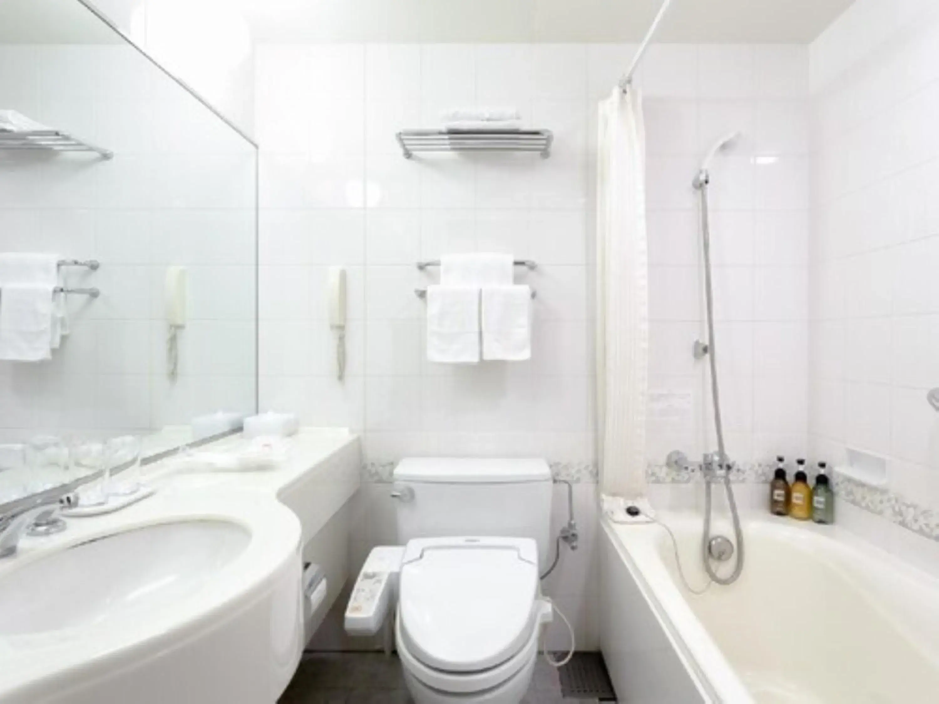 Double Room with Small Double Bed - Non-Smoking in Hotel Plaza Kobe Double Room with Small Double Bed - Non-Smoking in Hotel Plaza Kobe