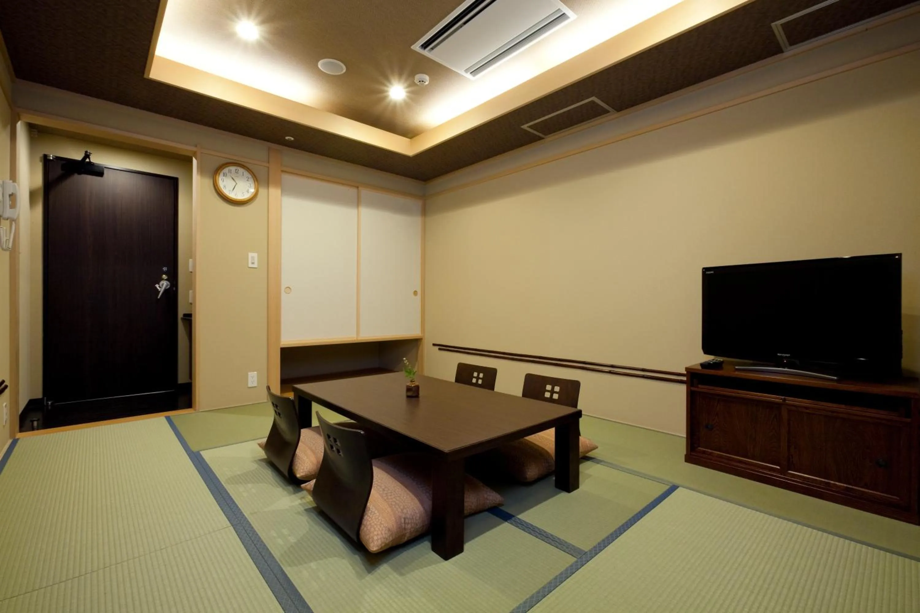 Photo of the whole room in Yokohama Minatomirai Manyo Club
