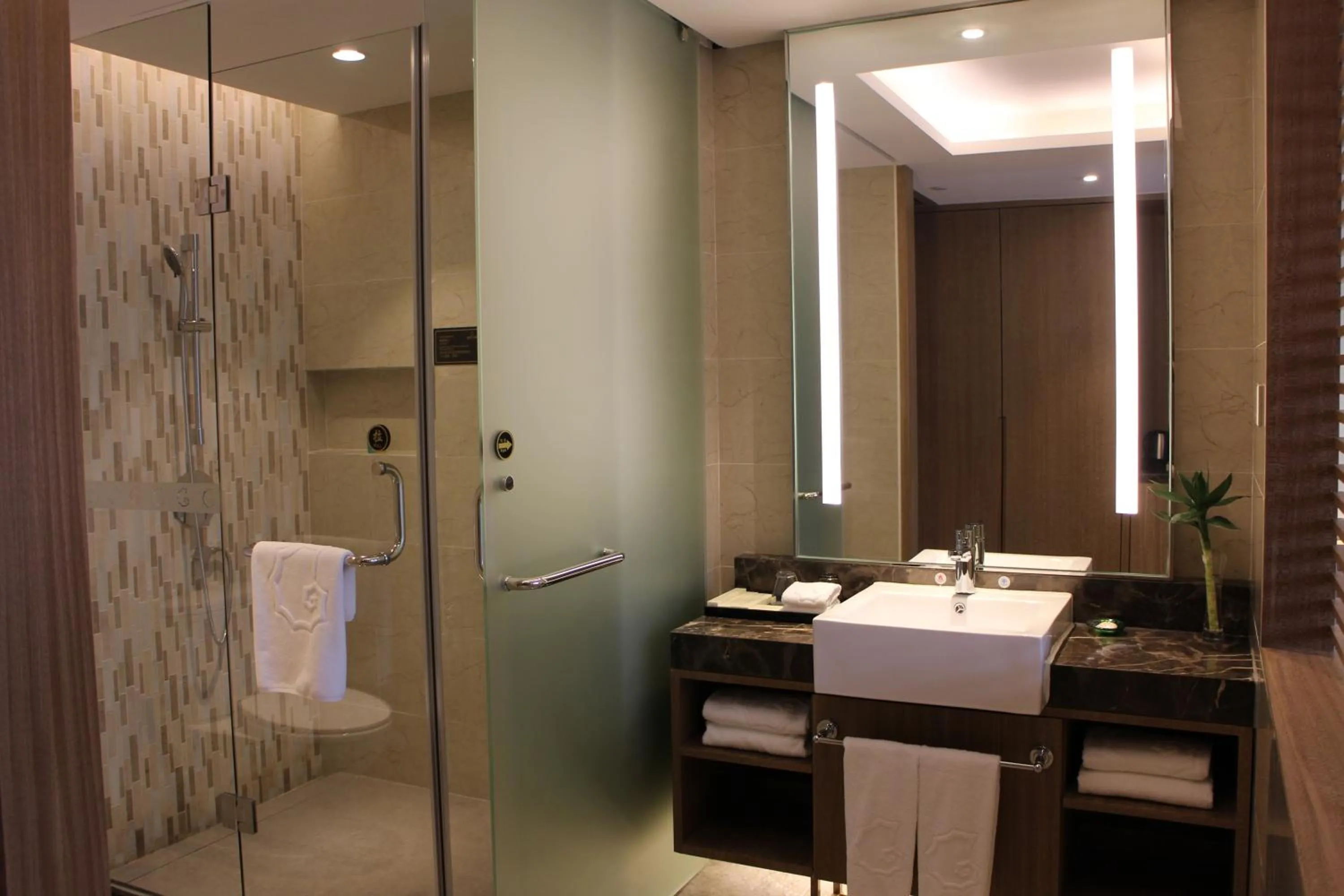 Bathroom in 南国会1站酒店 广交会免费穿梭巴士