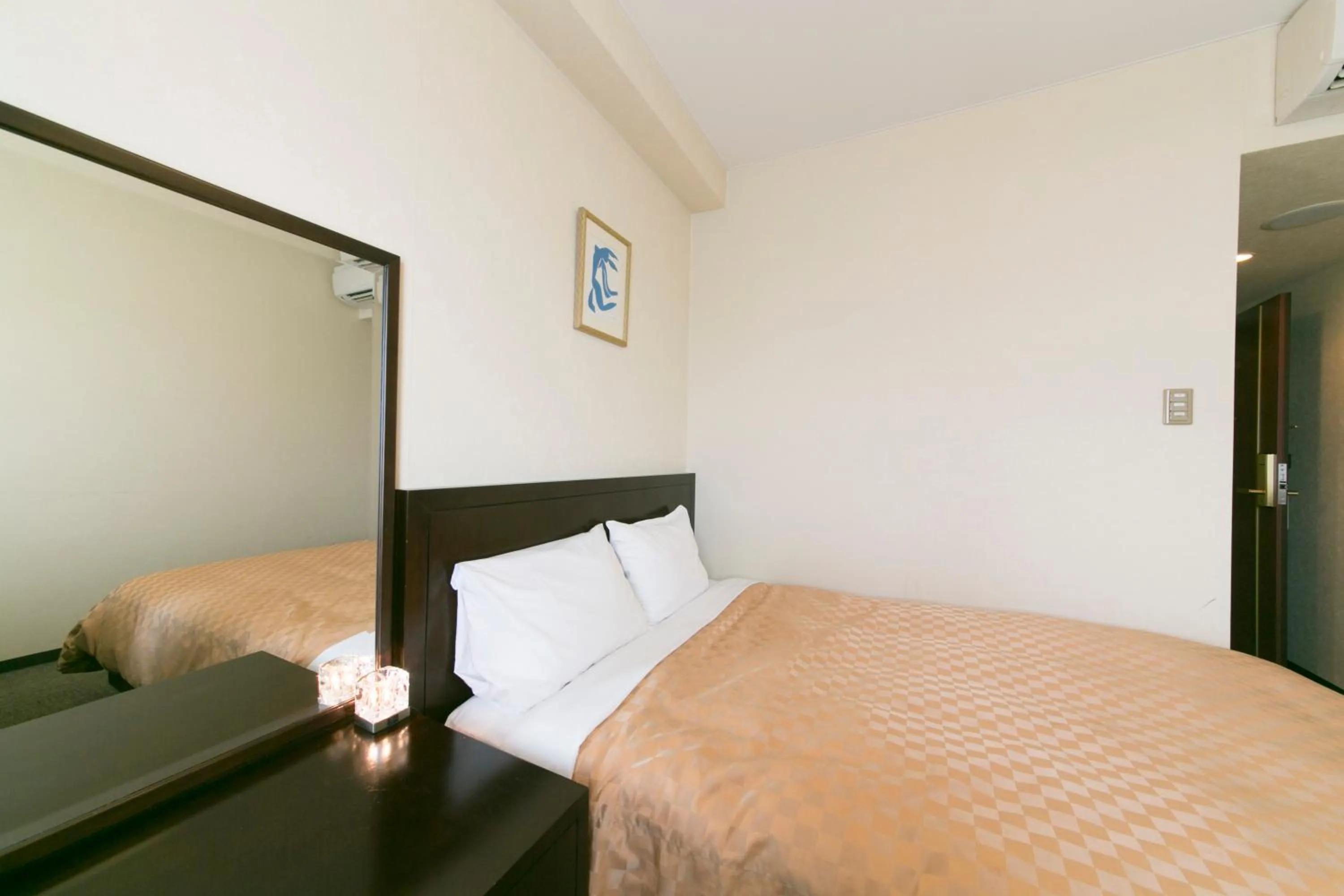 Photo of the whole room, Bed in Hotel nanvan Yaizu