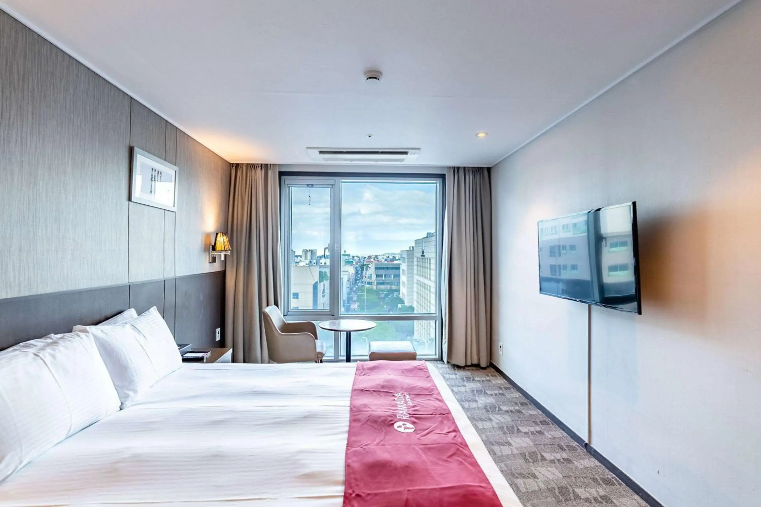 Photo of the whole room, Bed in Ramada by Wyndham Jeju City Hall Photo of the whole room, Bed in Ramada by Wyndham Jeju City Hall