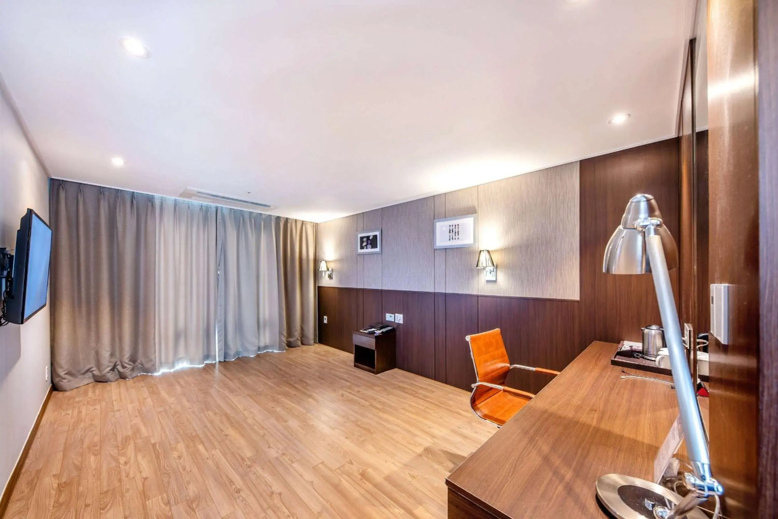 Photo of the whole room in Ramada by Wyndham Jeju City Hall Photo of the whole room in Ramada by Wyndham Jeju City Hall