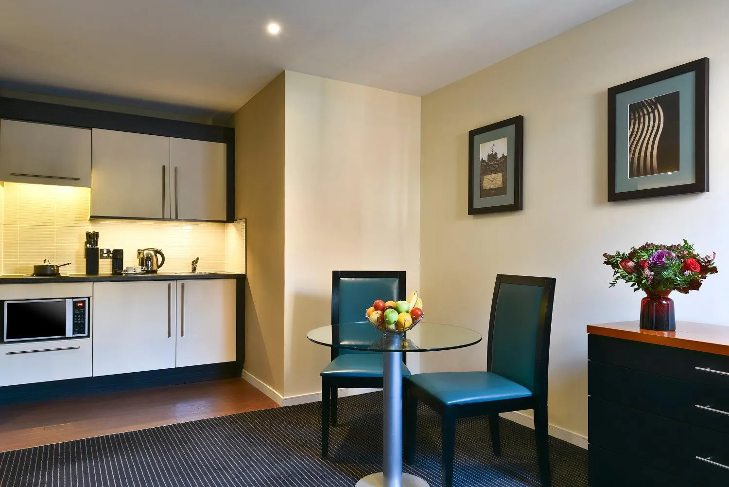 Kitchen or kitchenette in Fraser Suites Glasgow